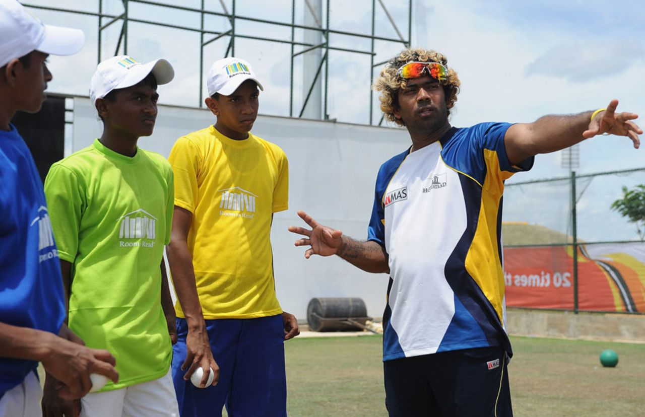 Lasith Malinga explains the art of fast bowling to some youngsters, Hambantota, September, 20, 2012
