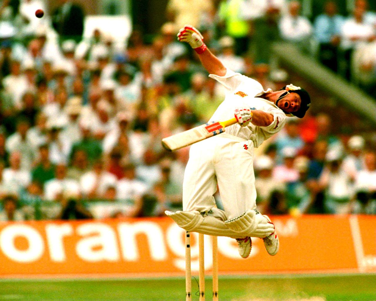 Robin Smith avoids a bouncer, England v West Indies, 4th Test, Old Trafford, 2nd day, July 28, 1995