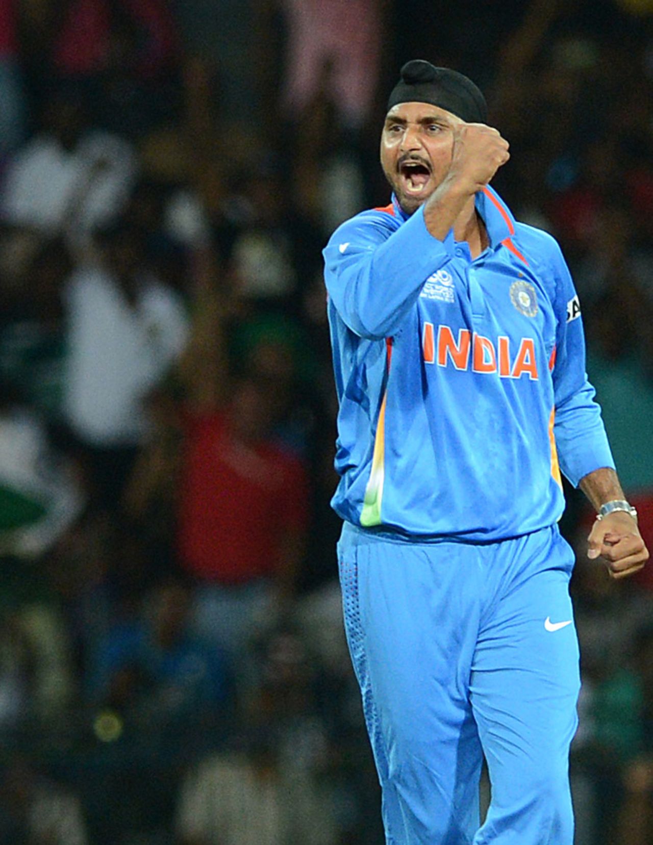 Harbhajan Singh took 4 for 12 on his international comeback, England v India, World Twenty20, Group A, Colombo