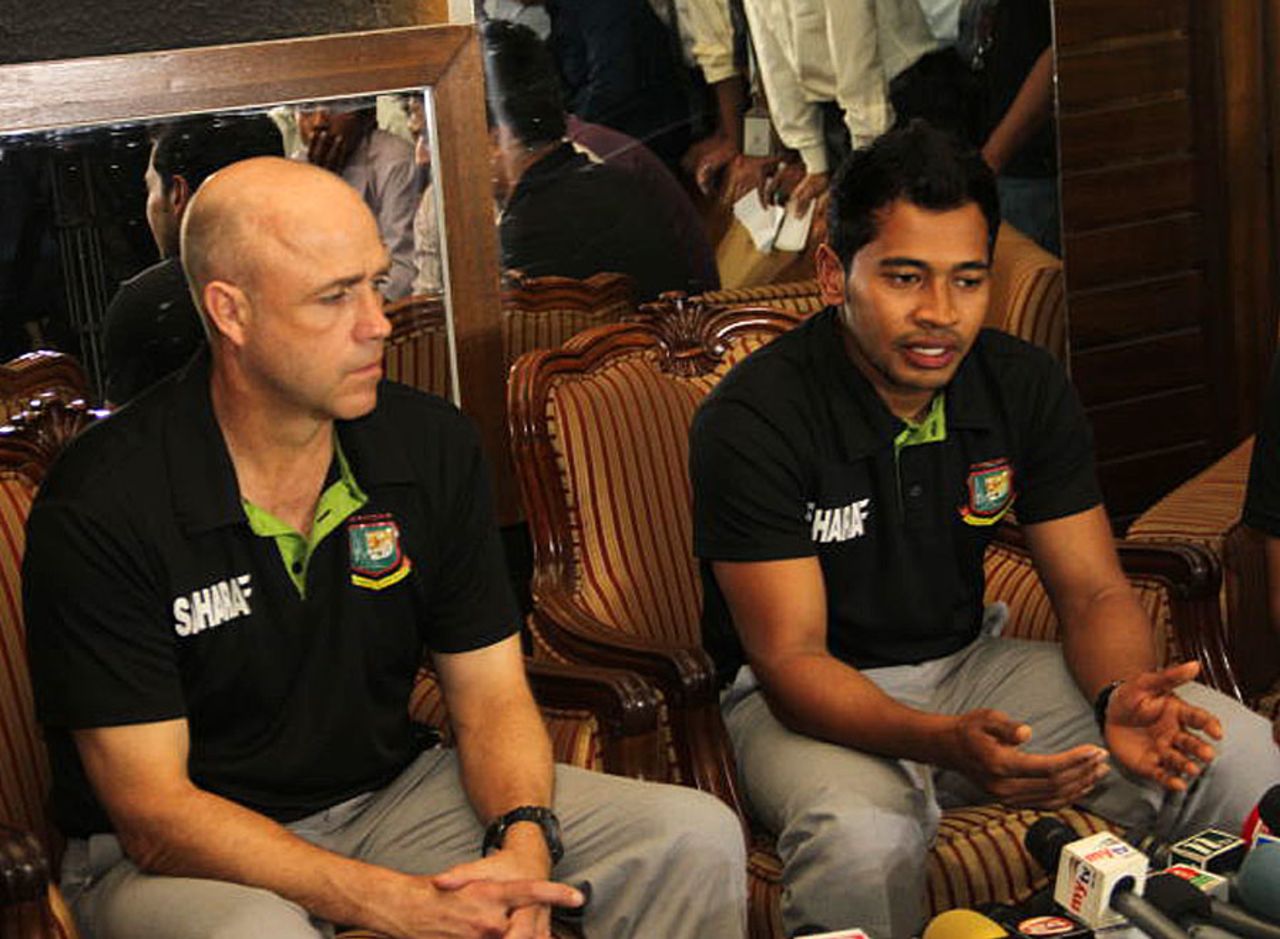 Mushfiqur Rahim and Richard Pybus speak to reporters on arrival, Dhaka, September 27, 2012