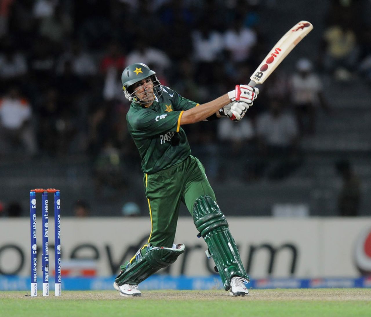 Umar Gul slogged three sixes to bring Pakistan back into the chase, Pakistan v South Africa, World Twenty 20 2012, Super Eights, Colombo, September 28, 2012