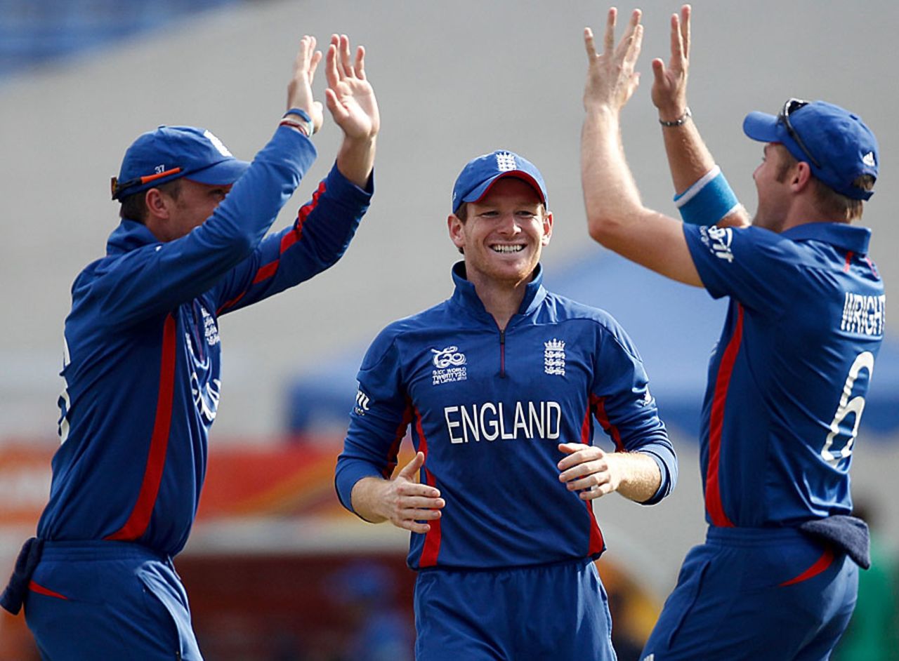 England celebrate an early wicket, England v New Zealand, World Twenty20, Super Eights, Pallekele, September 29, 2012