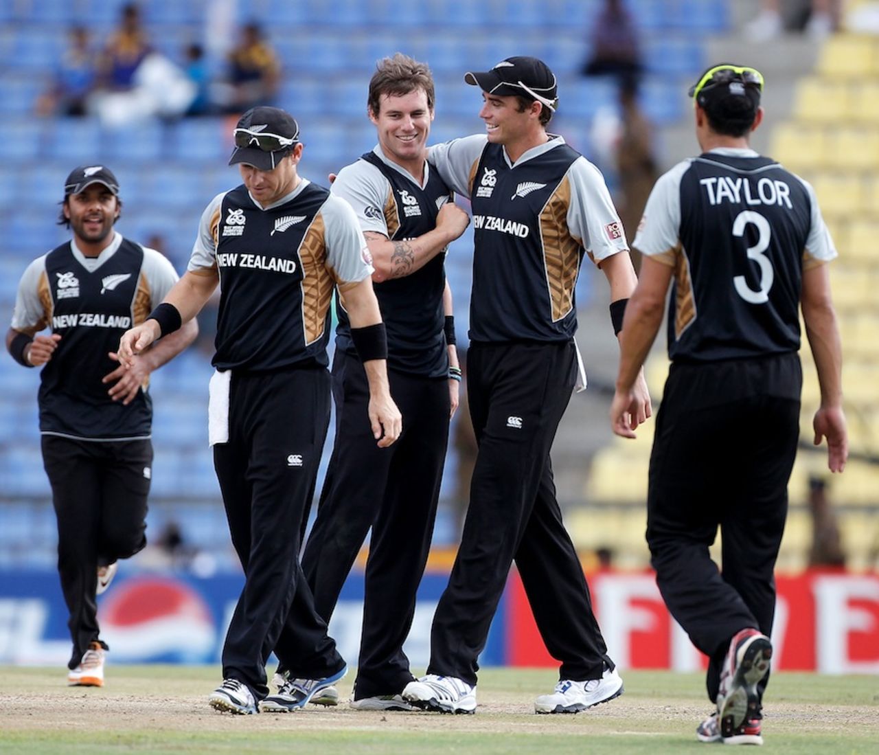Doug Bracewell is congratulated after picking his second wicket, New Zealand v West Indies, Super Eights, World Twenty20 2012, Pallekele, October 1, 2012