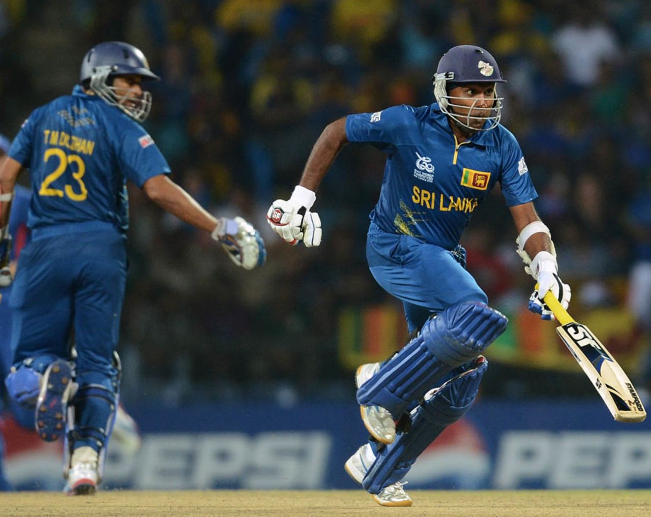 Mahela Jayawardene and Tillakaratne Dilshan run between the wickets, Sri Lanka v England, Super Eights, World Twenty20, Pallekele, October 1, 2012