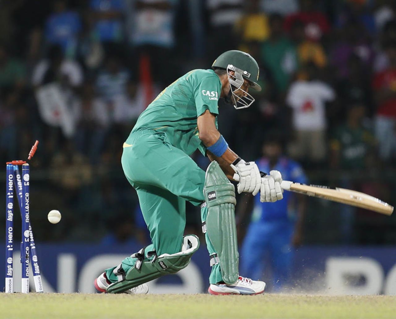 Robin Peterson is bowled, India v South Africa, Super Eights, World Twenty20, Colombo, October 2, 2012