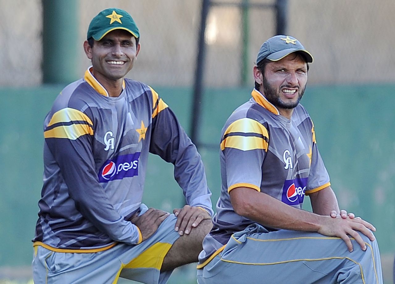 Shahid Afridi and Abdul Razzaq stretch during a training session on the eve of the semi-final against Sri Lanka, World Twenty20, Colombo, October 3, 2012