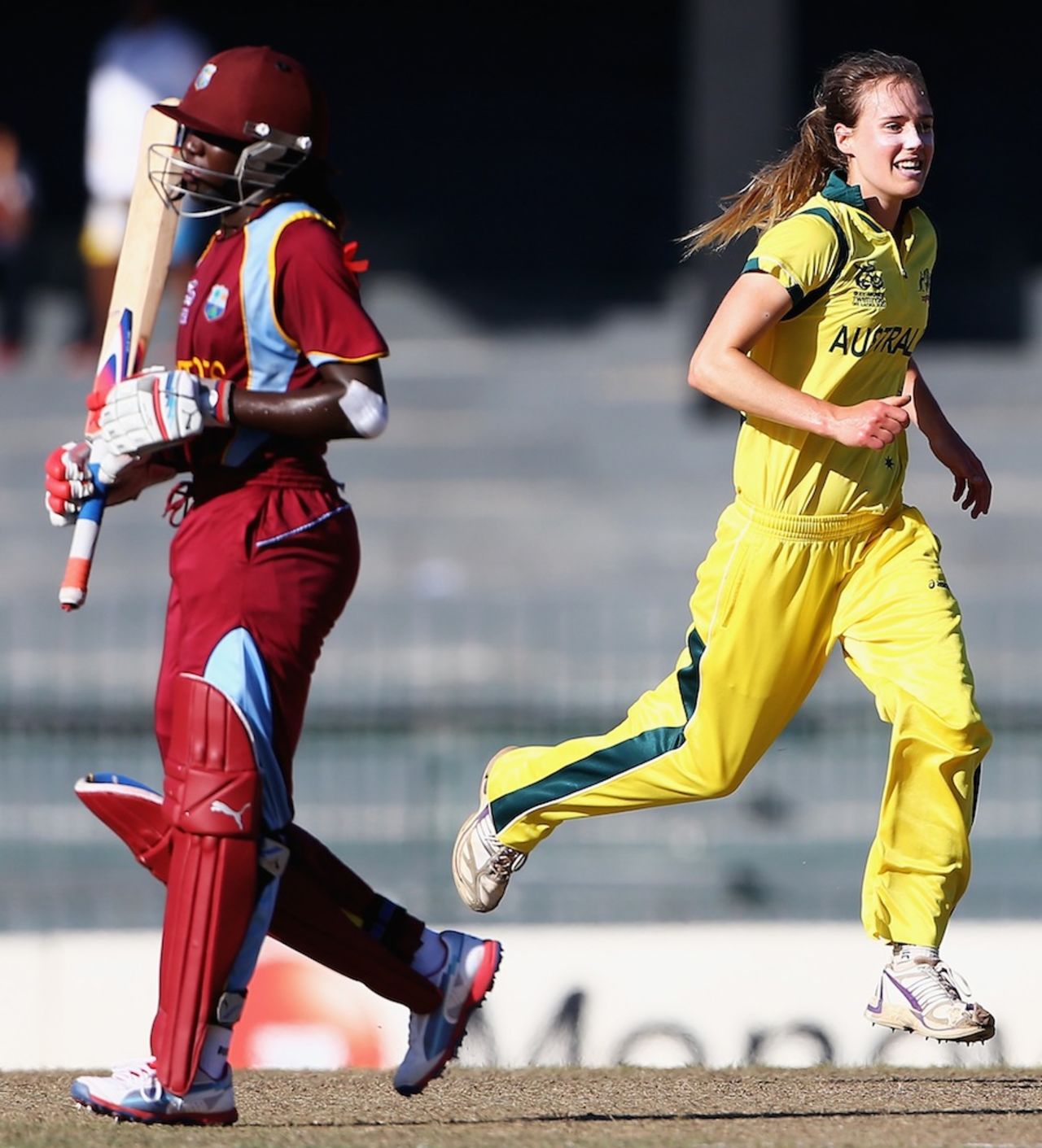 Ellyse Perry picked up the wicket of Stafanie Taylor, Australia v West Indies, 2nd semi-final, Women's World T20, Colombo, October 5, 2012