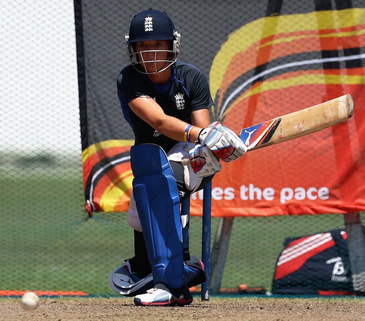 Sarah Taylor practices reverse sweep, Women's World T20, Colombo, October 6, 2012