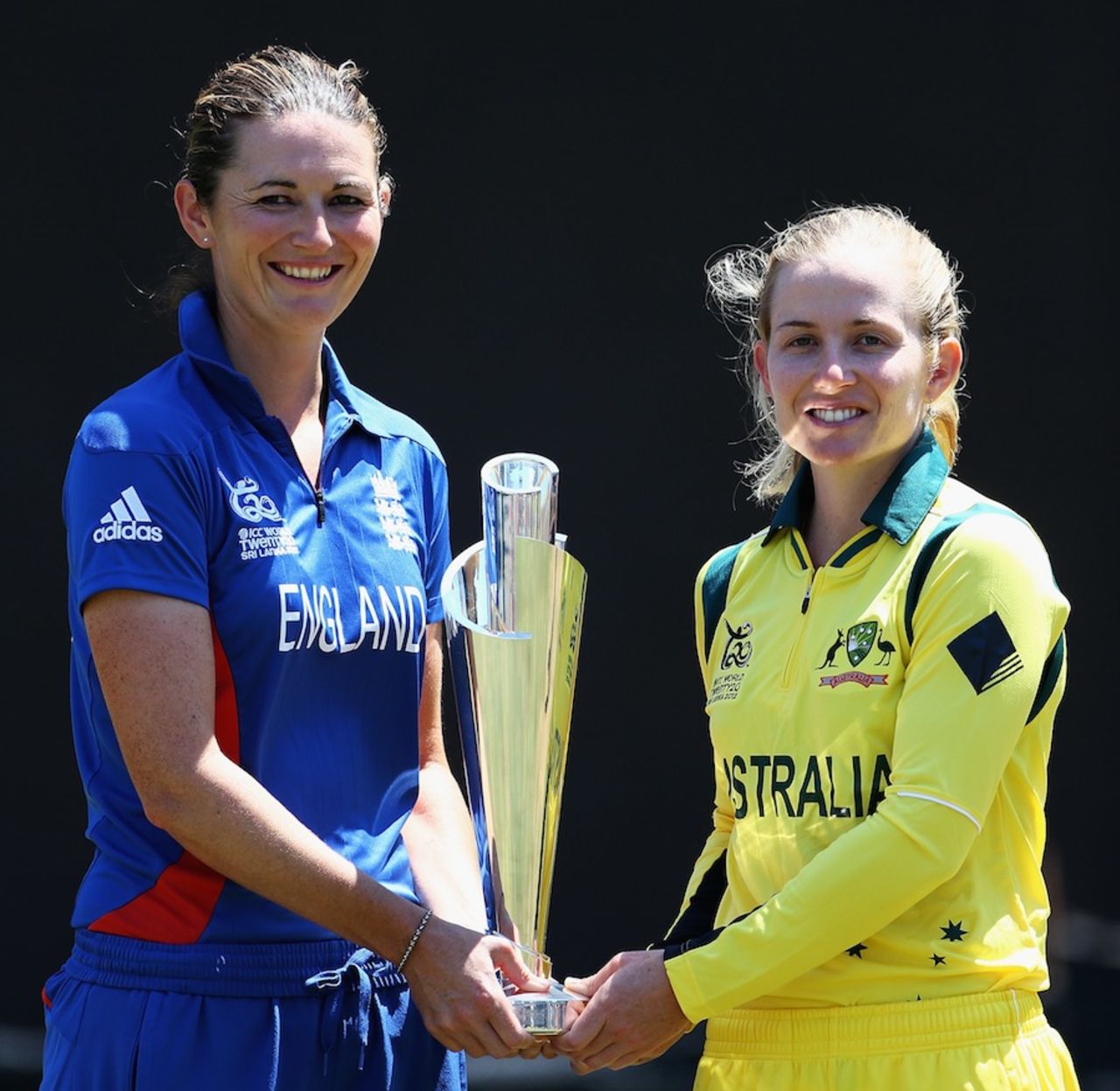 Charlotte Edwards and Jodie Fields pose with the trophy, Women's World T20, Colombo, October 6, 2012