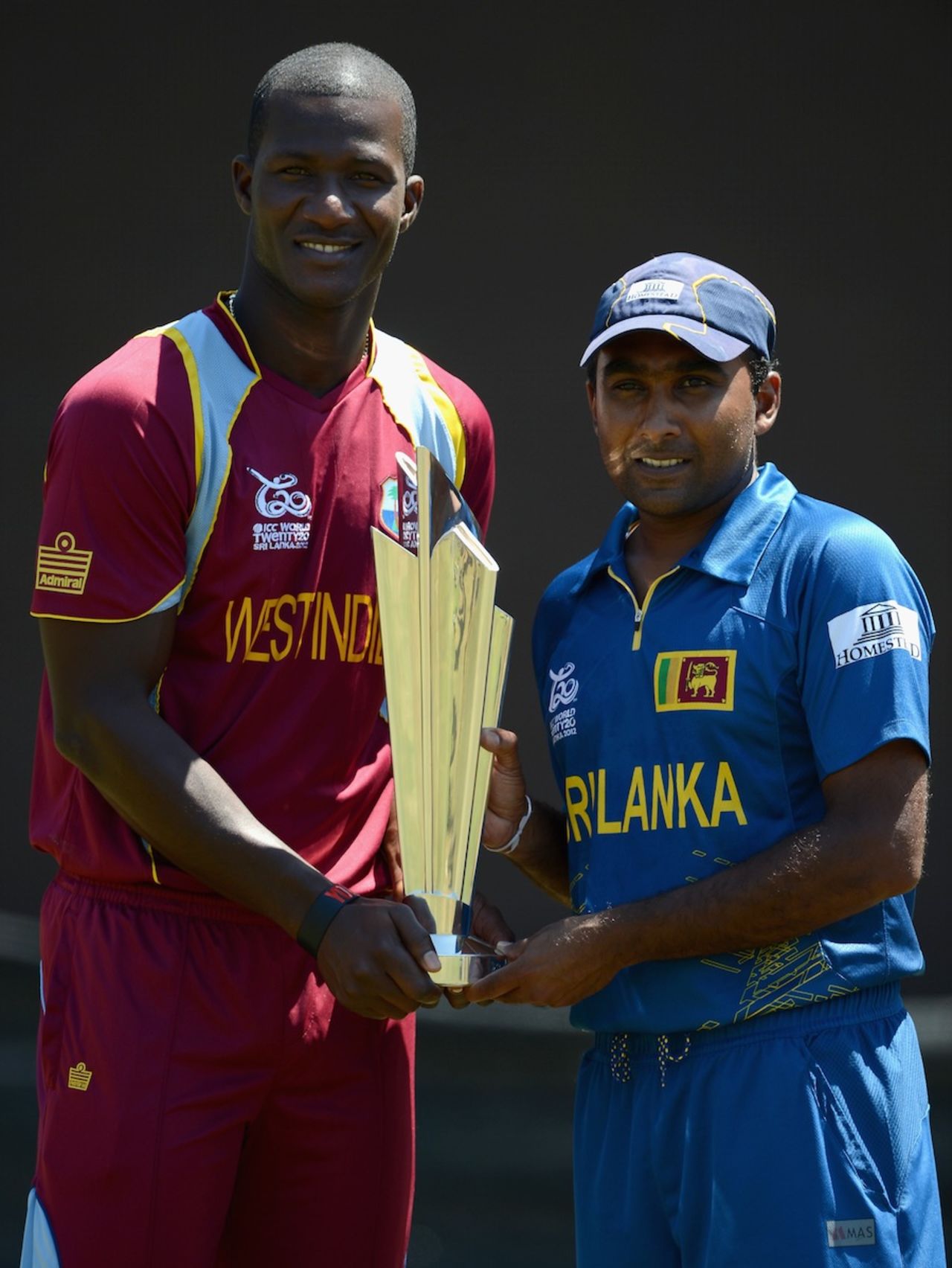 Darren Sammy and Mahela Jayawardene pose with the trophy, Colombo, October 6, 2012