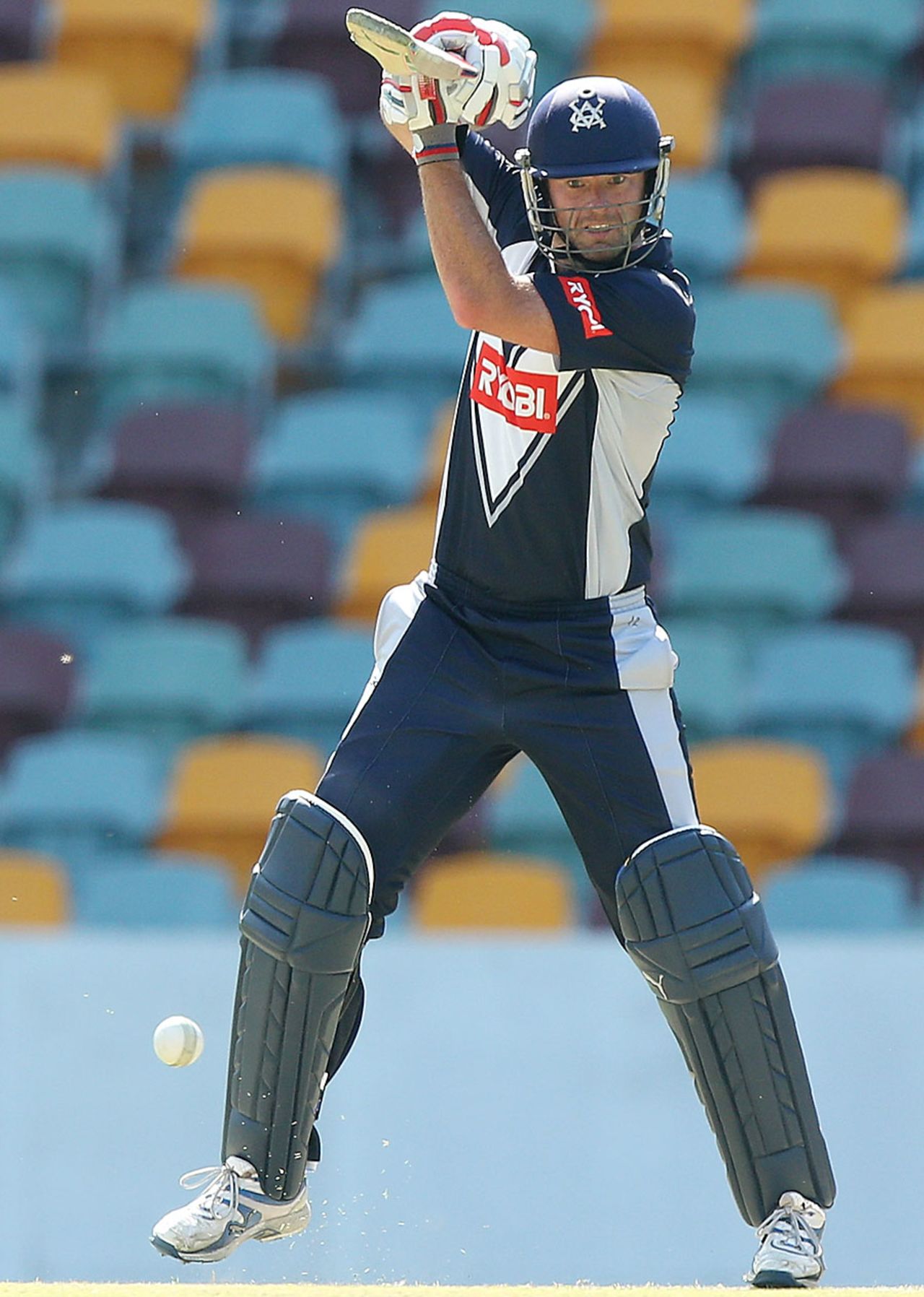 Rob Quiney punches during his 119, Queensland v Victoria, Ryobi One-Day Cup, Brisbane, October 7, 2012