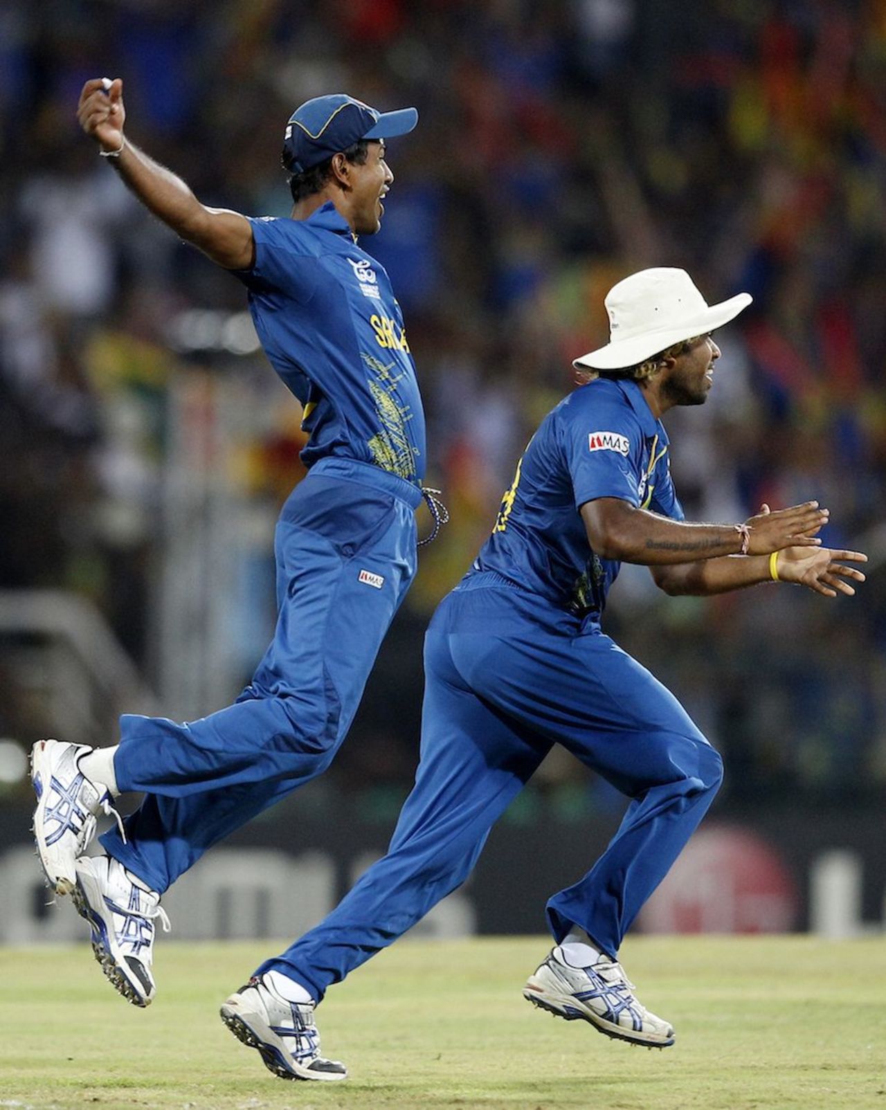 Nuwan Kulasekara and Lasith Malinga celebrate Johnson Charles' wicket, Sri Lanka v West Indies, final, World Twenty20, Colombo, October 7, 2012