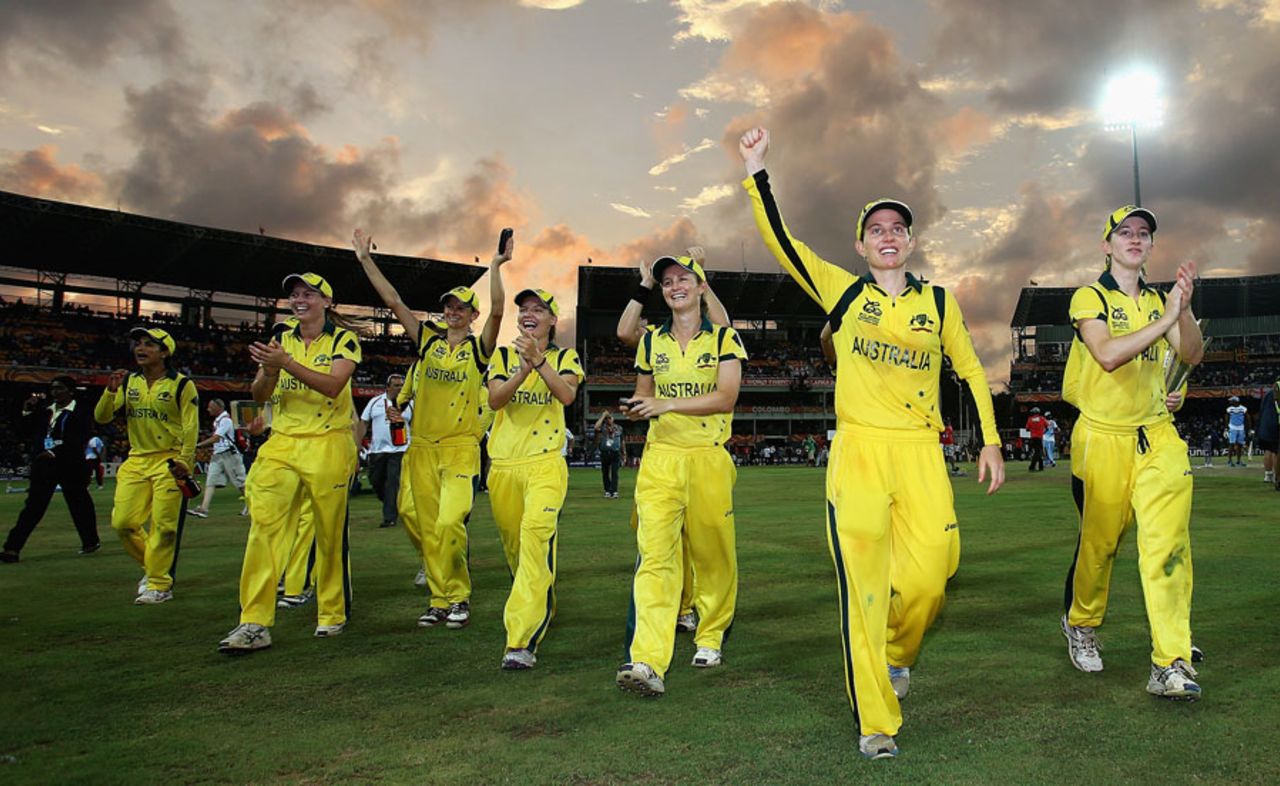 Australia Women do a lap of honour, Australia v England, final, Women's World Twenty20, Colombo, October 7, 2012
