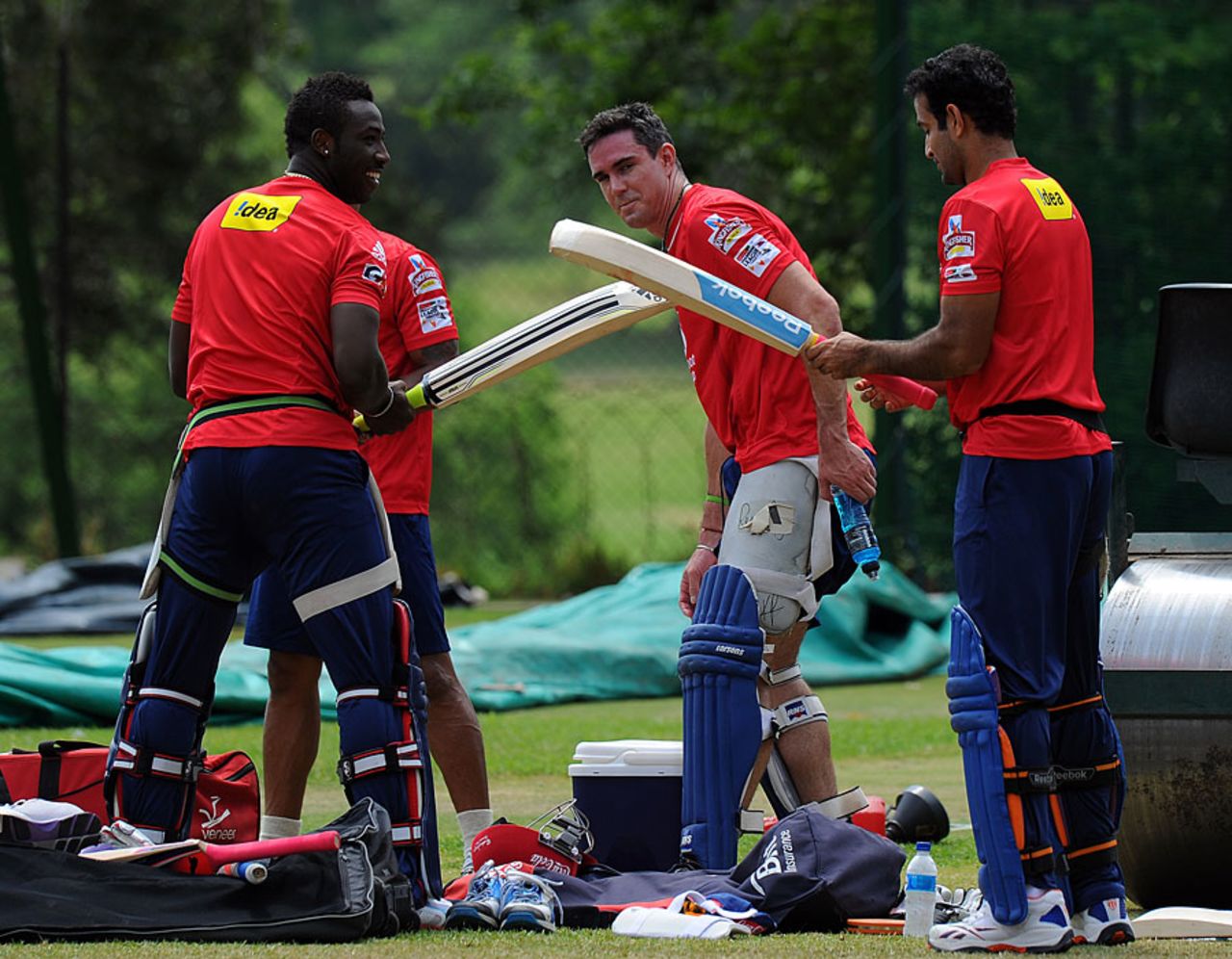 Kevin Pietersen chats with Irfan Pathan and Andre Russell, Johannesburg, October 10, 2012