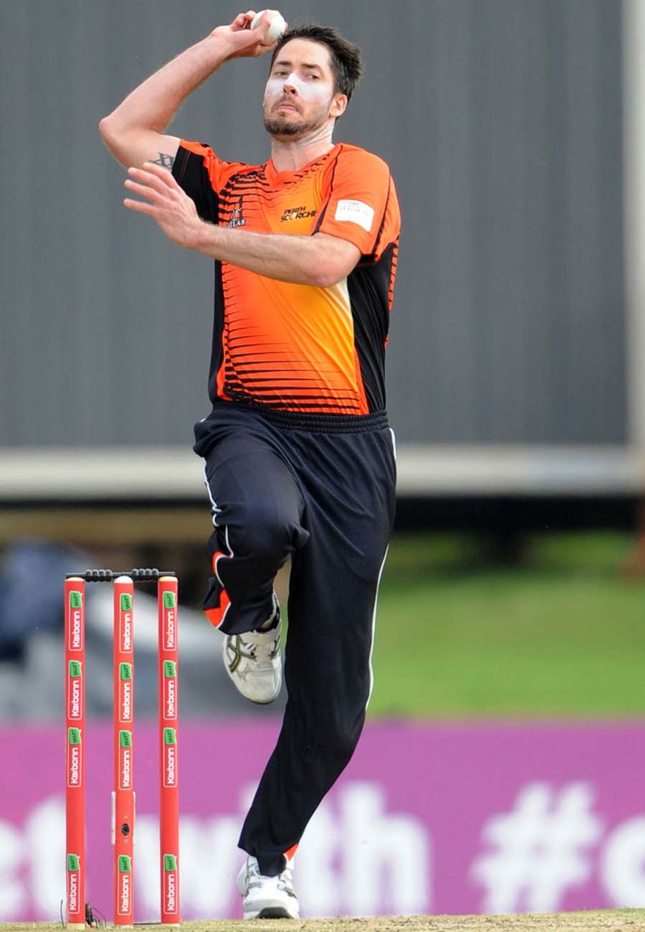 Ben Edmondson runs in to bowl, Titans v Perth Scorchers, Group A, Champions League Twenty20, Centurion, October 13, 2012