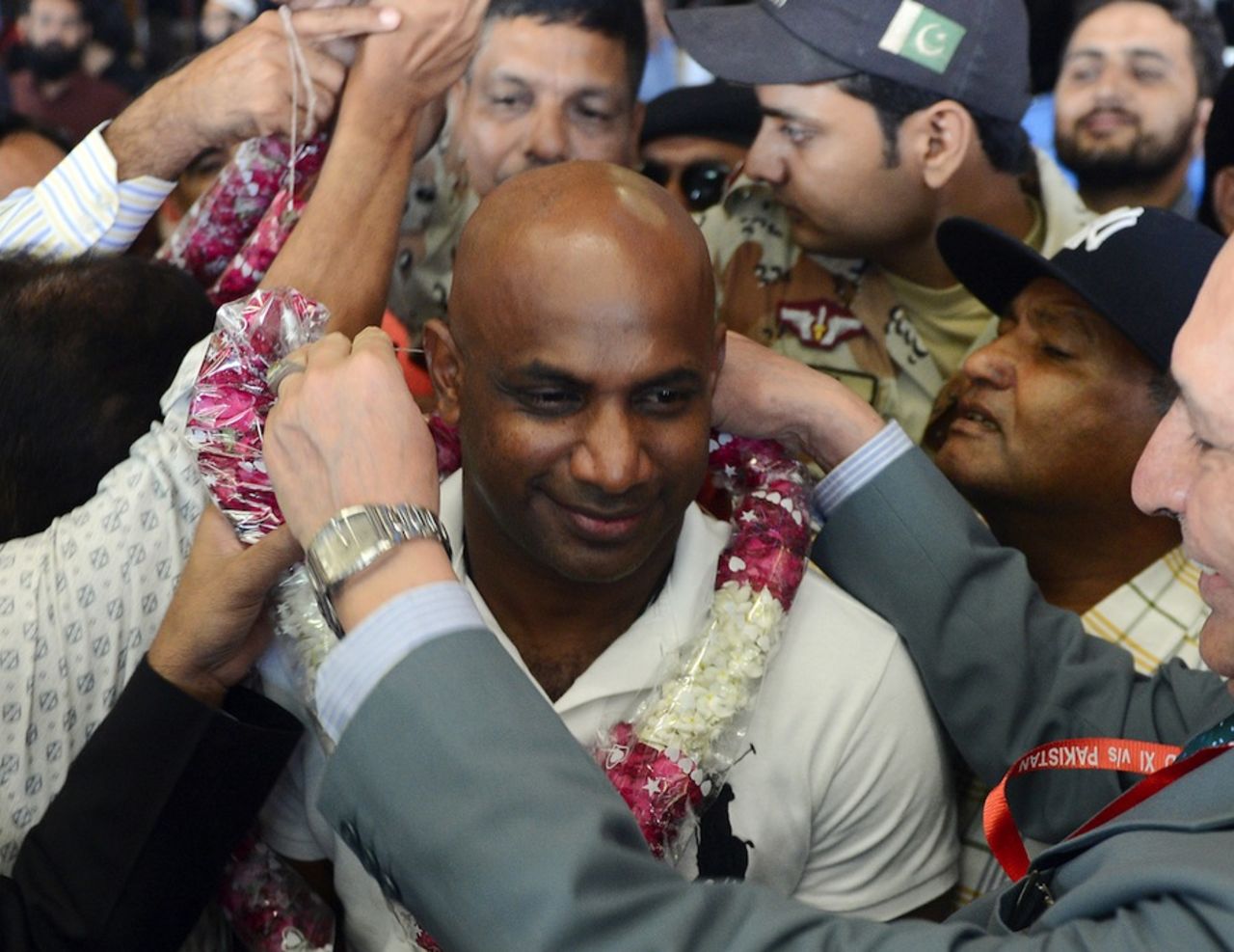 Sanath Jayasuriya is welcomed on his arrival in Karachi, Karachi, October 18, 2012