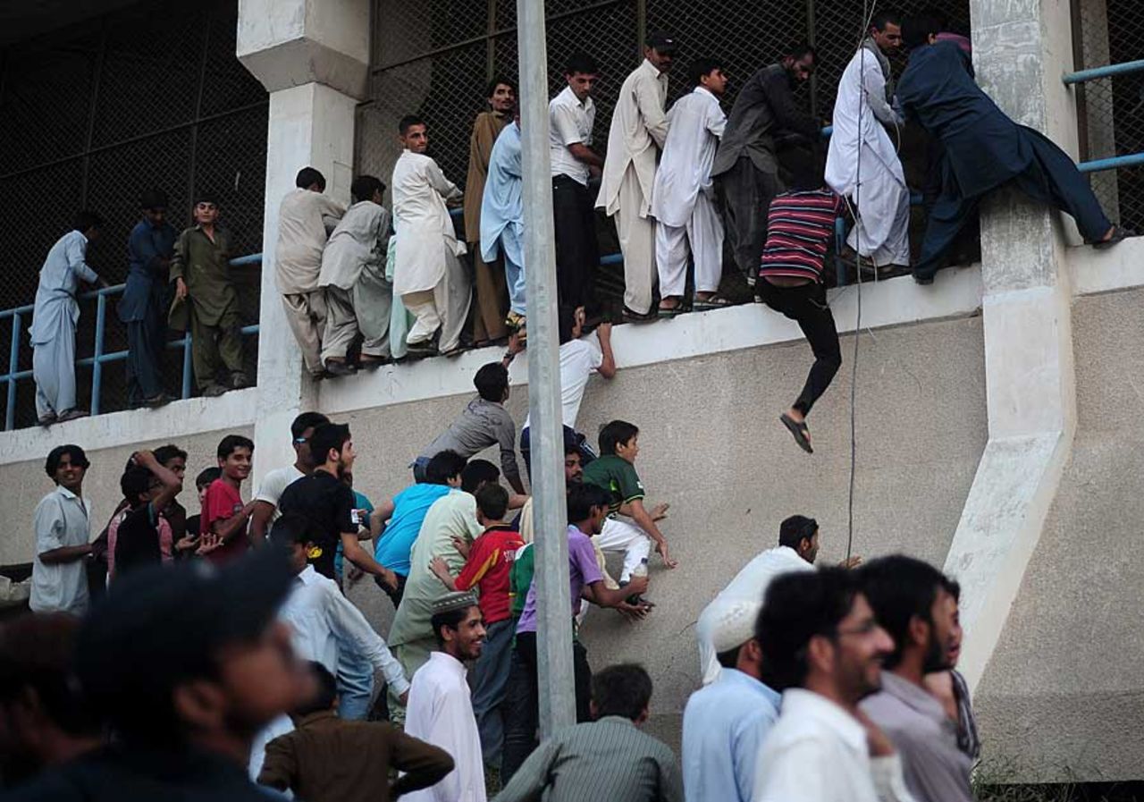 Fans try to climb their way into the National Stadium in Karachi, Pakistan All Star XI v International XI, Karachi, October 20, 2012