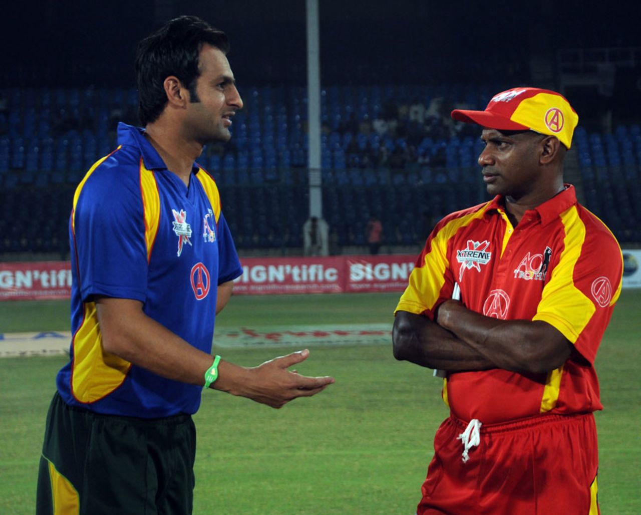 Captains Shoaib Malik and Sanath Jayasuriya before the game, Pakistan All Star XI v International XI, Karachi, October 21, 2012