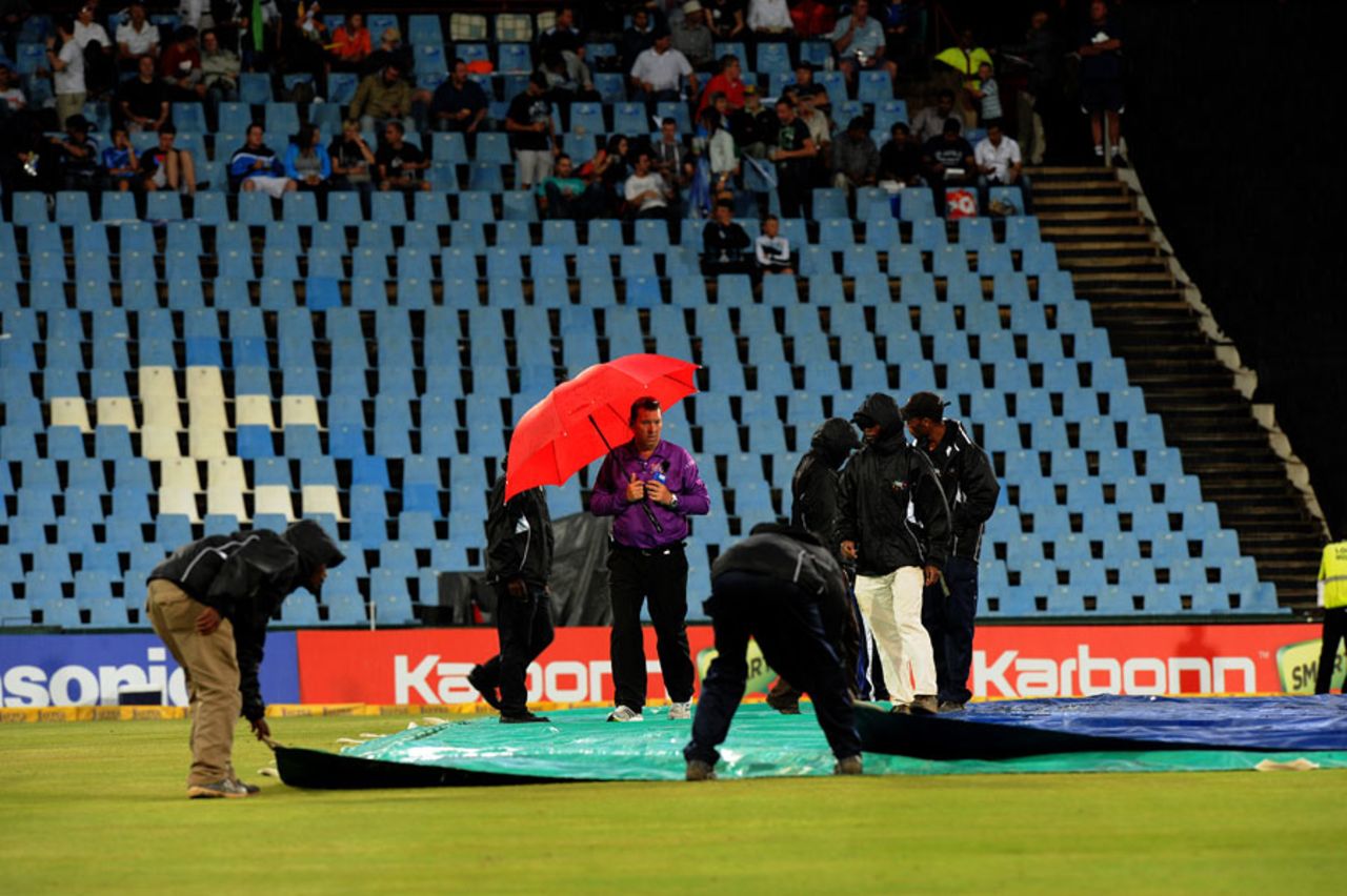 The covers are adjusted in Centurion, Titans v Delhi, Champions League T20, Group A, Centurion, October 23, 2012