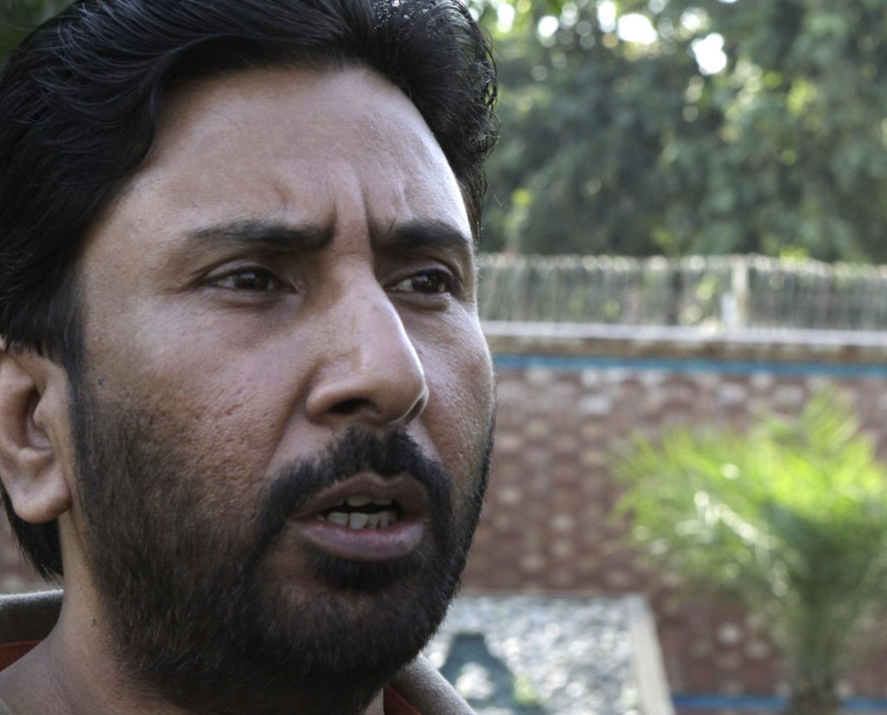 Saleem Malk talks to reporters in Lahore after applying for the post of Pakistan's batting coach, Lahore, October 25, 2012