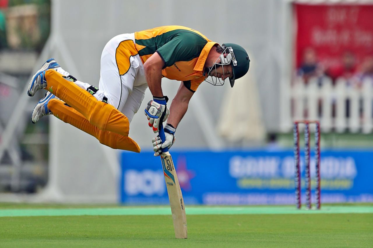 Brad Hodge's Australia teetered on the edge of the Cup competition at the Hong Kong Sixes 2012