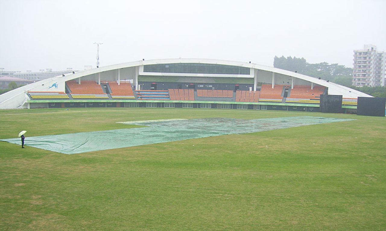 The covers are on in Guangzhou, India v Sri Lanka, women's Twenty20 Asia Cup, 1st semi-final, Guangzhou, October 30, 2012
