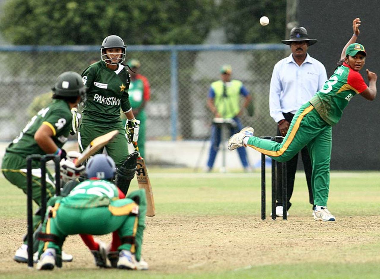 Bangladesh's Shukhtara Rahman bowls, Bangladesh v Pakistan, 2nd semi-final, ACC Women's T20 Asia Cup, Guangzhou, October 30, 2012