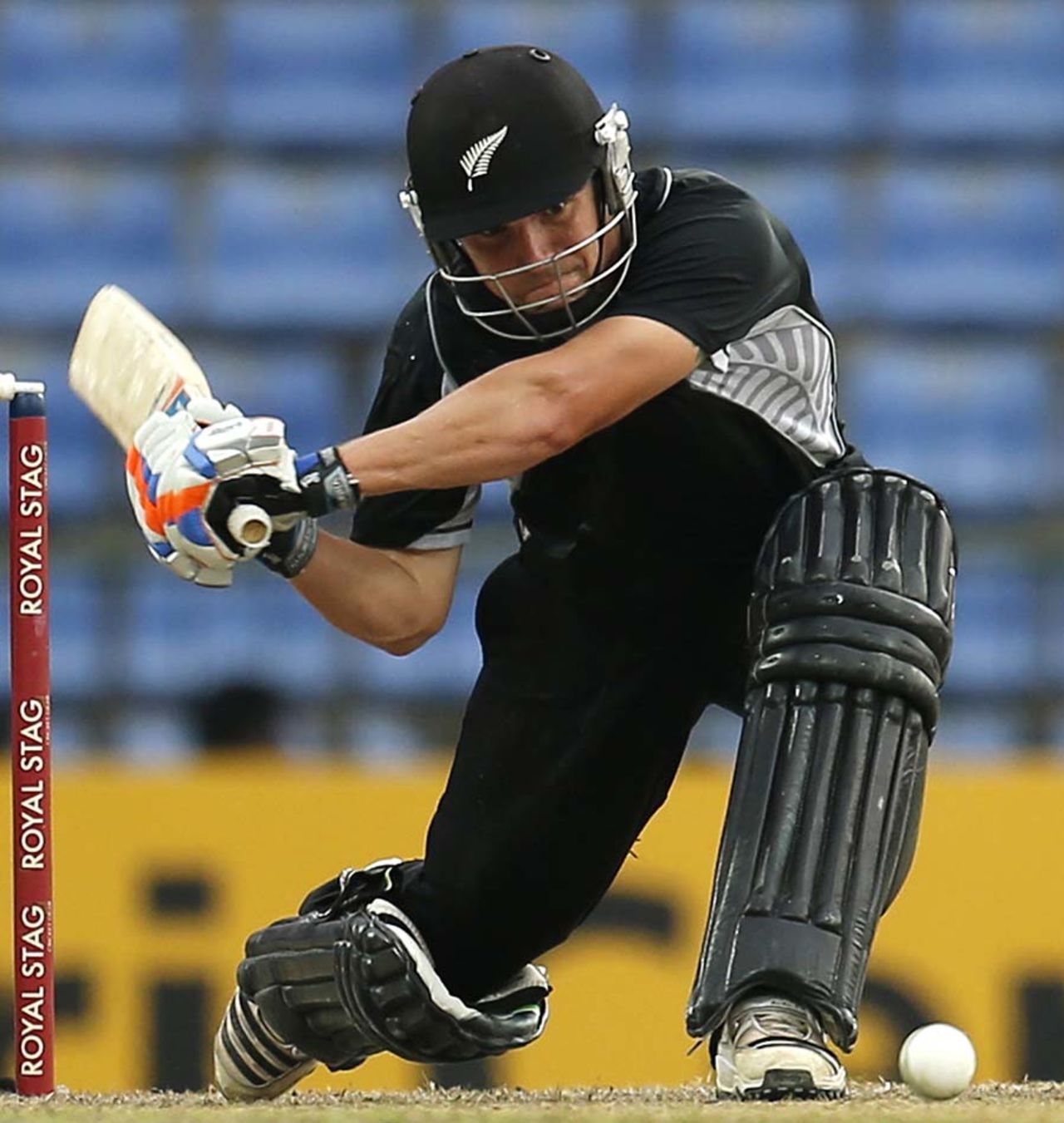 BJ Watling keeps his eyes on the ball, Sri Lanka v New Zealand, 2nd ODI, Pallekele, November 4, 2012