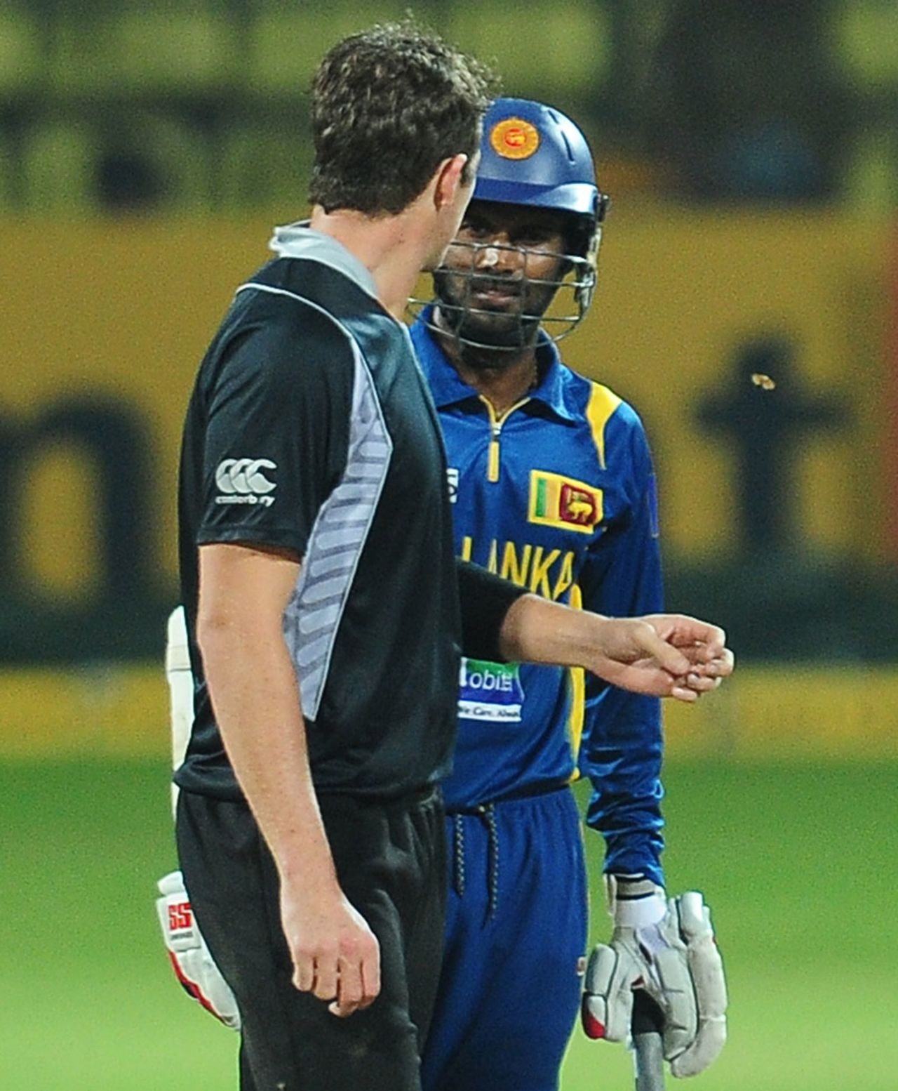 Tim Southee and Upul Tharanga exchange words, Sri Lanka v New Zealand, 3rd ODI, Pallekele, November 6, 2012
