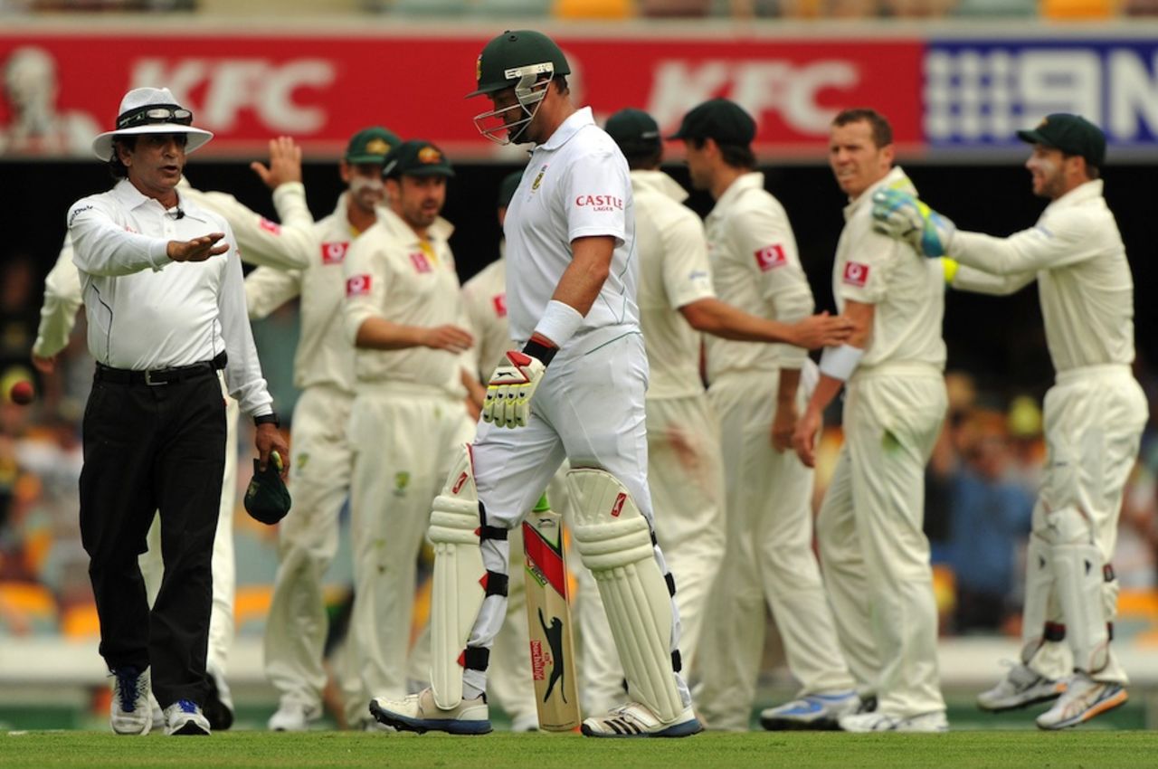Asad Rauf asks Jacques Kallis not to walk off the field because he wanted to check if Peter Siddle had over-stepped, Australia v South Africa, 1st Test, Brisbane, 1st day, November 9, 2012