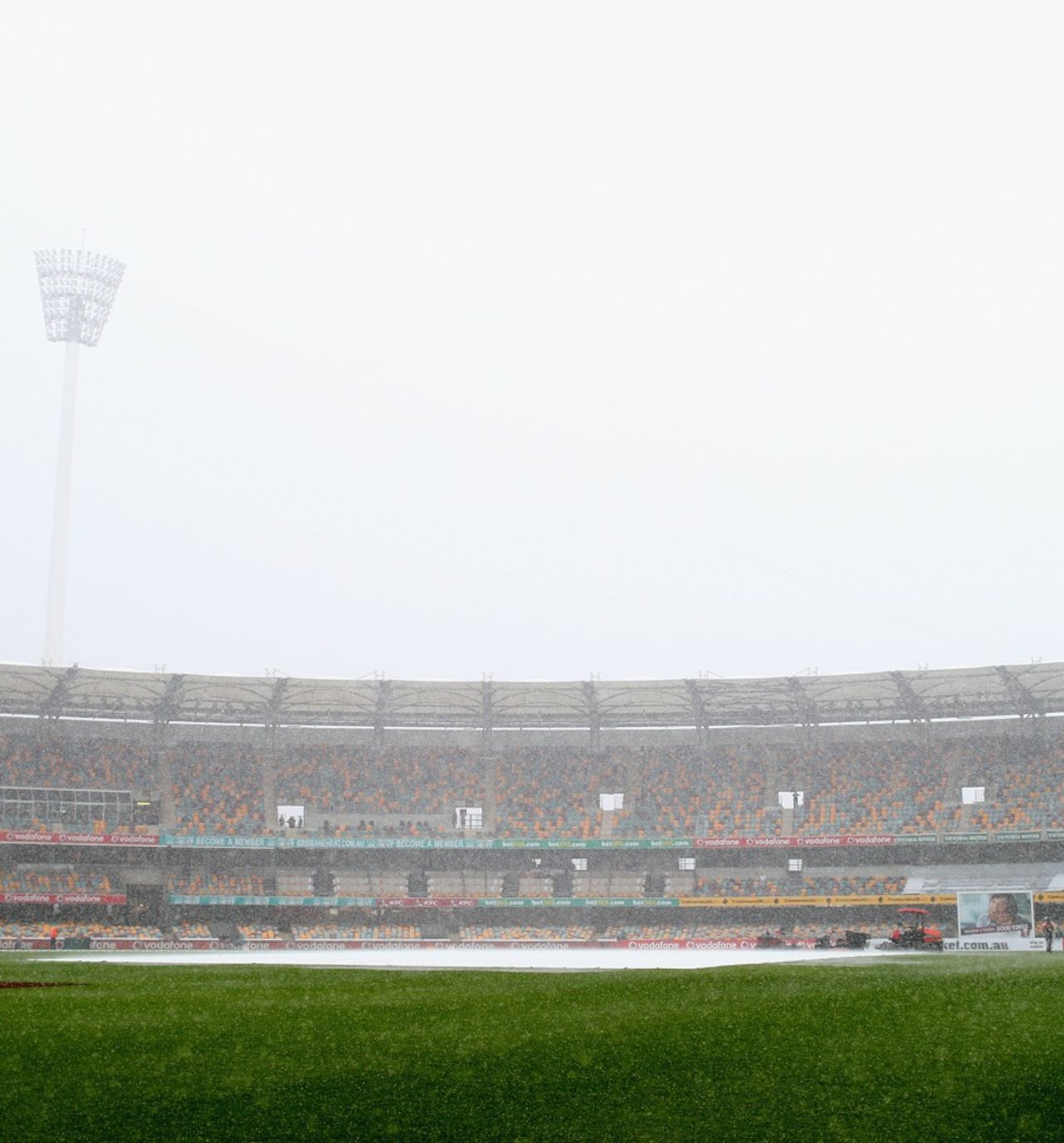 Heavy rain delays play, Australia v South Africa, first Test, day two, Brisbane, November 10, 2012