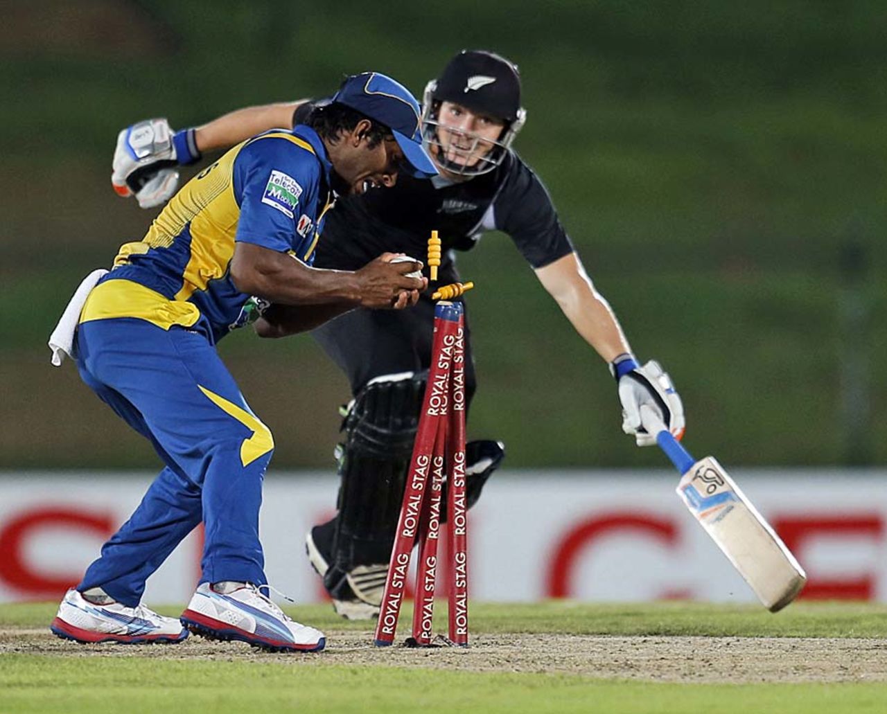 Jeevan Mendis runs out BJ Watling, Sri Lanka v New Zealand, 4th ODI, Hambantota, November 10, 2012