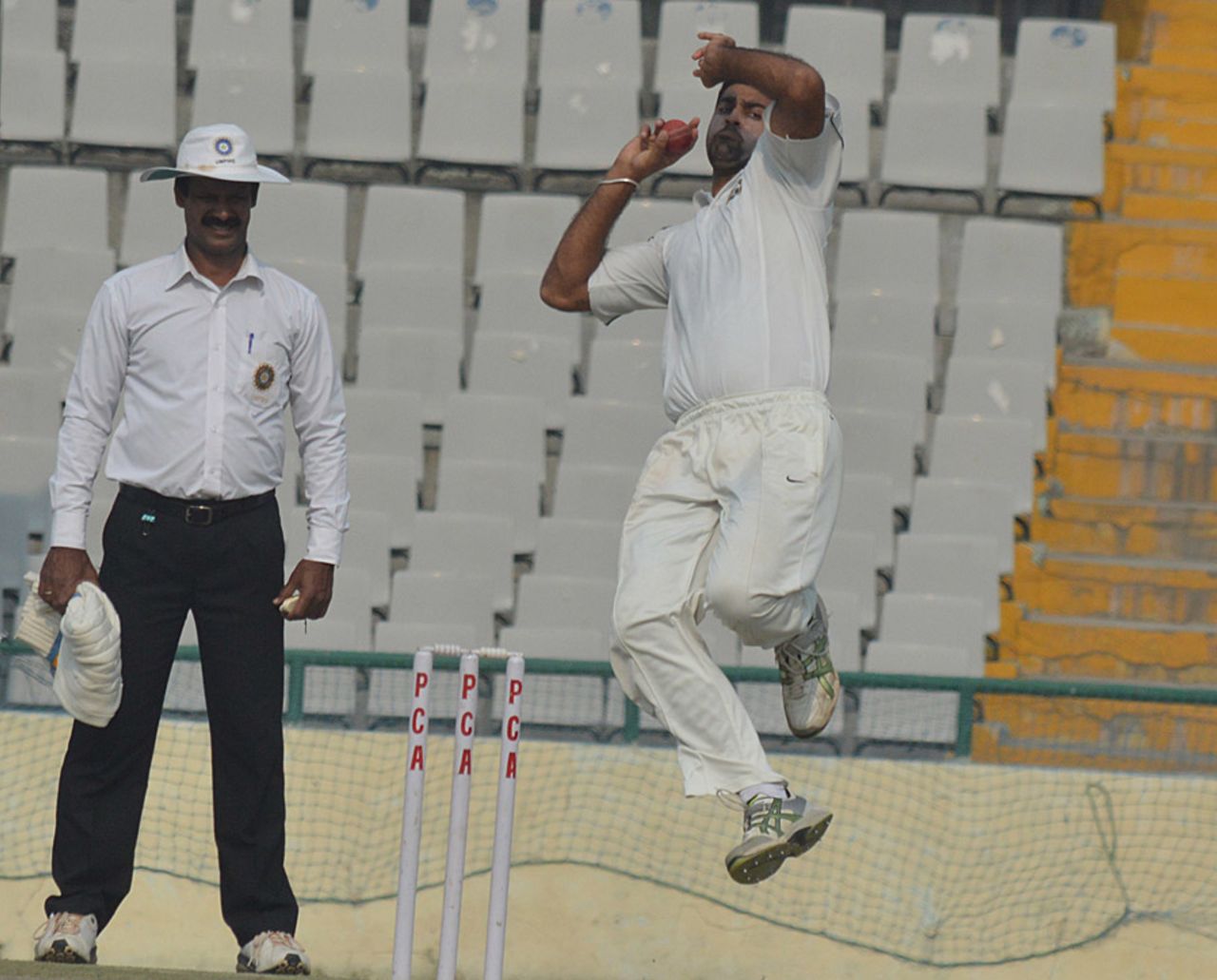 Manpreet Gony prepares to send down a delivery, Punjab v Bengal, Ranji Trophy, Group A, 4th day, Mohali, November 12, 2012
