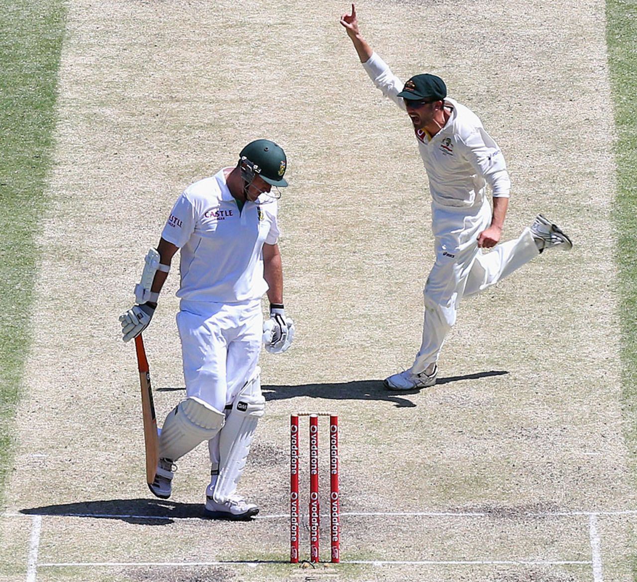 Ed Cowan runs across the pitch in celebration after Graeme Smith departs, Australia v South Africa, 1st Test, Brisbane, 5th day, November 13, 2012