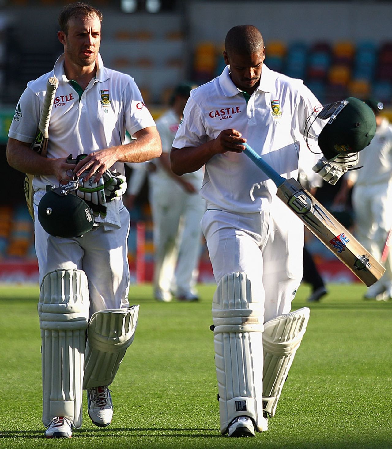 AB de Villiers and Vernon Philander walk off after the draw, Australia v South Africa, 1st Test, Brisbane, 5th day, November 13, 2012