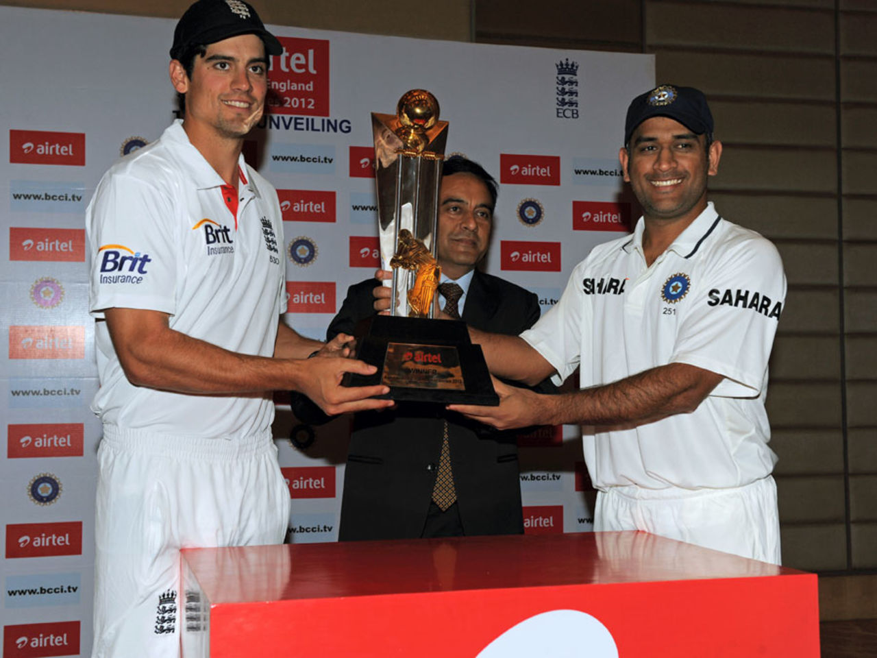 Alastair Cook and MS Dhoni unveil the Test series trophy, Ahmedabad, November 14, 2012