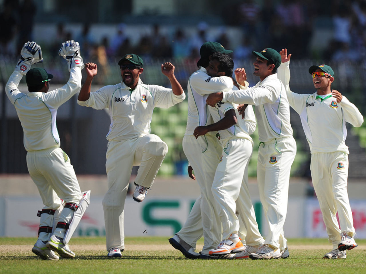 Bangladesh celebrate the fall of Chris Gayle, Bangladesh v West Indies, 1st Test, Mirpur, 4th day, November 16, 2012