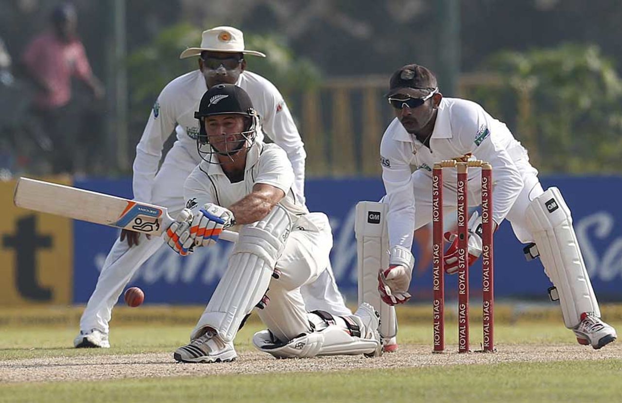 Kruger van Wyk shapes up to sweep, Sri Lanka v New Zealand, 1st Test, Galle, 1st day, November 17, 2012
