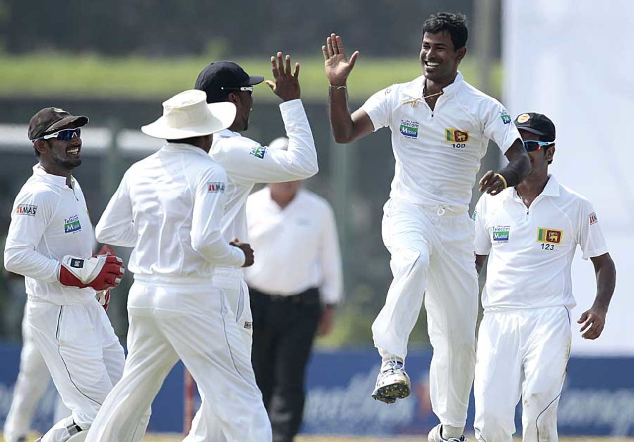 Nuwan Kulasekara struck two early blows on the third day, Sri Lanka v New Zealand, 1st Test, Galle, 3rd day, November 19, 2012