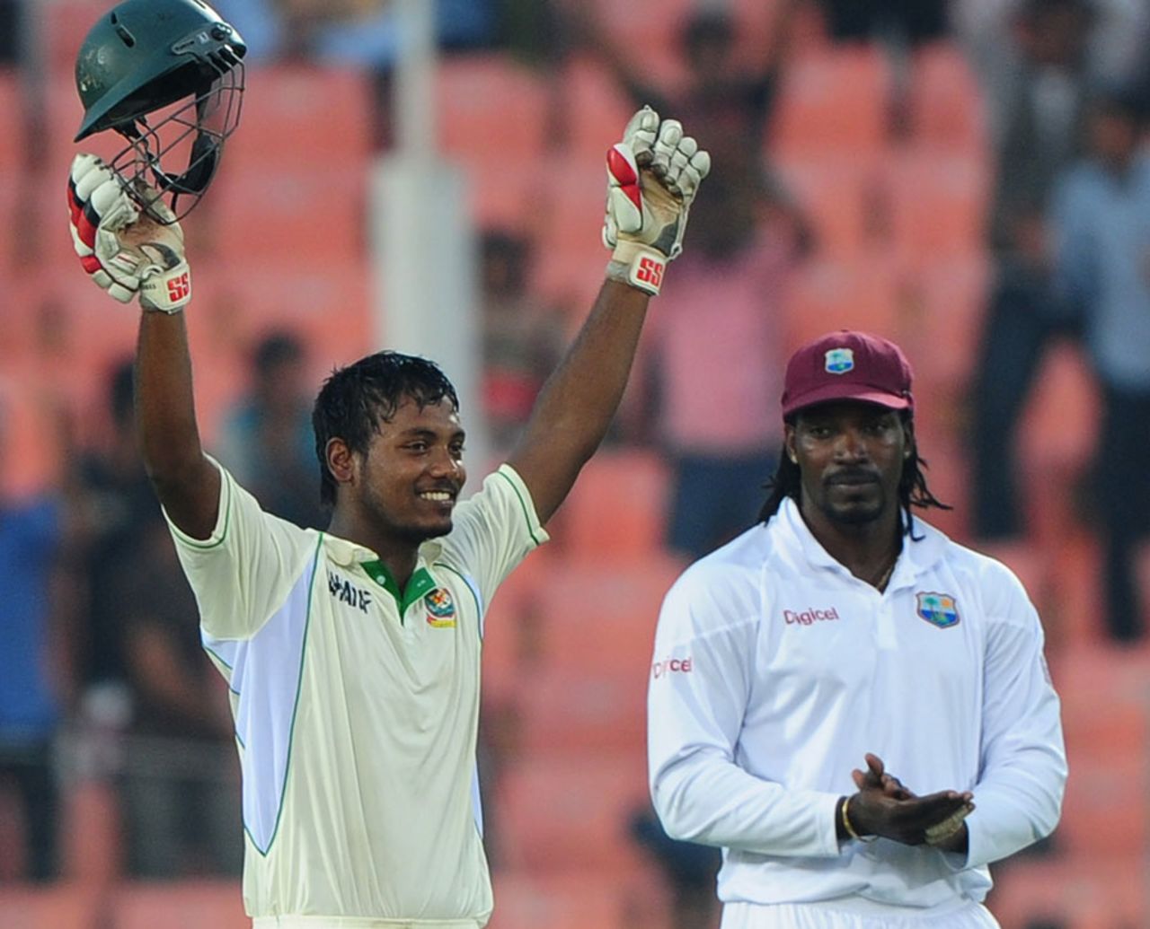 Chris Gayle applauds Abul Hasan's debut hundred, Bangladesh v West Indies, 2nd Test, Khulna, 1st day, November 21, 2012