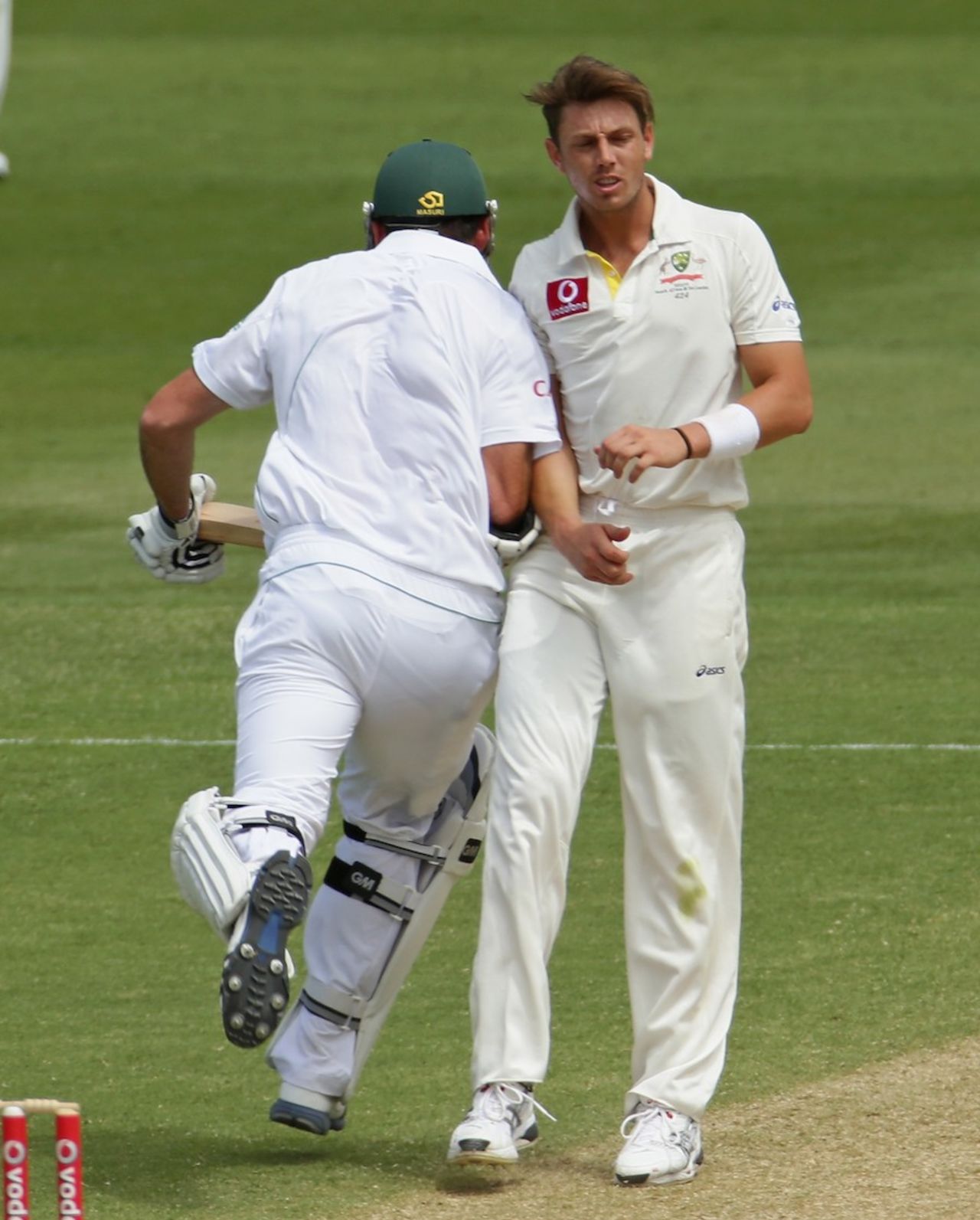 Graeme Smith and James Pattinson brush against each other, Australia v South Africa, 2nd Test, Adelaide, 2nd day, November 23, 2012