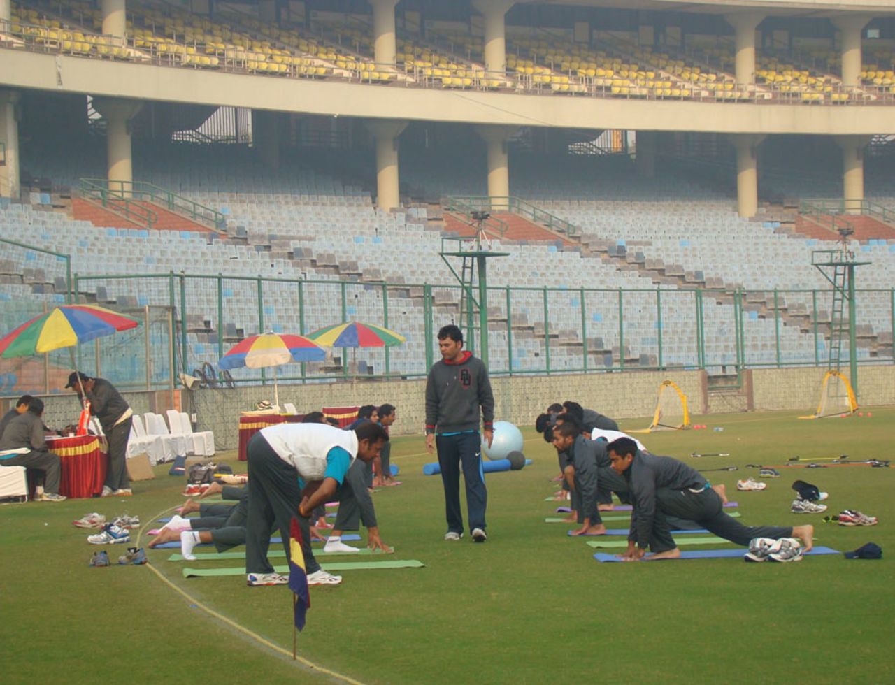 The Delhi Ranji team practise in the early morning fog, Delhi v Tamil Nadu, Ranji Trophy, 1st day, Delhi, November 24, 2012
