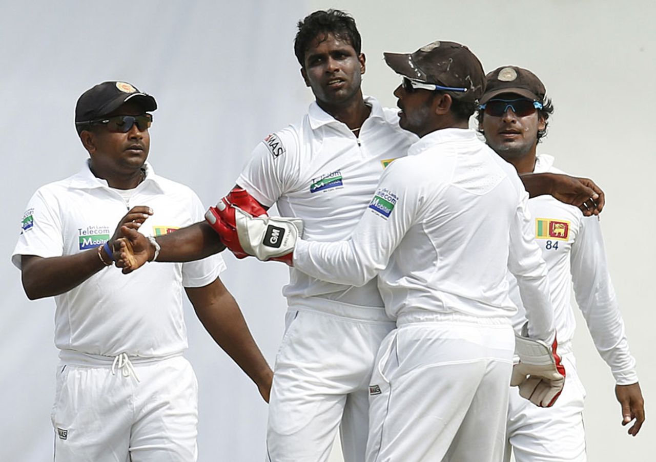 Sri Lanka got a lucky breakthrough via Shaminda Eranga, Sri Lanka v New Zealand, 2nd Test, Colombo, 1st day, November 25, 2012