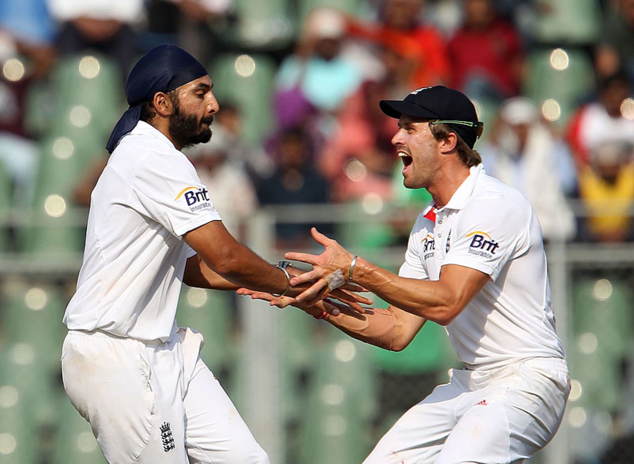 Monty Panesar gets congratulations after removing Virender Sehwag, India v England, 2nd Test, Mumbai, 2nd day, November 25, 2012