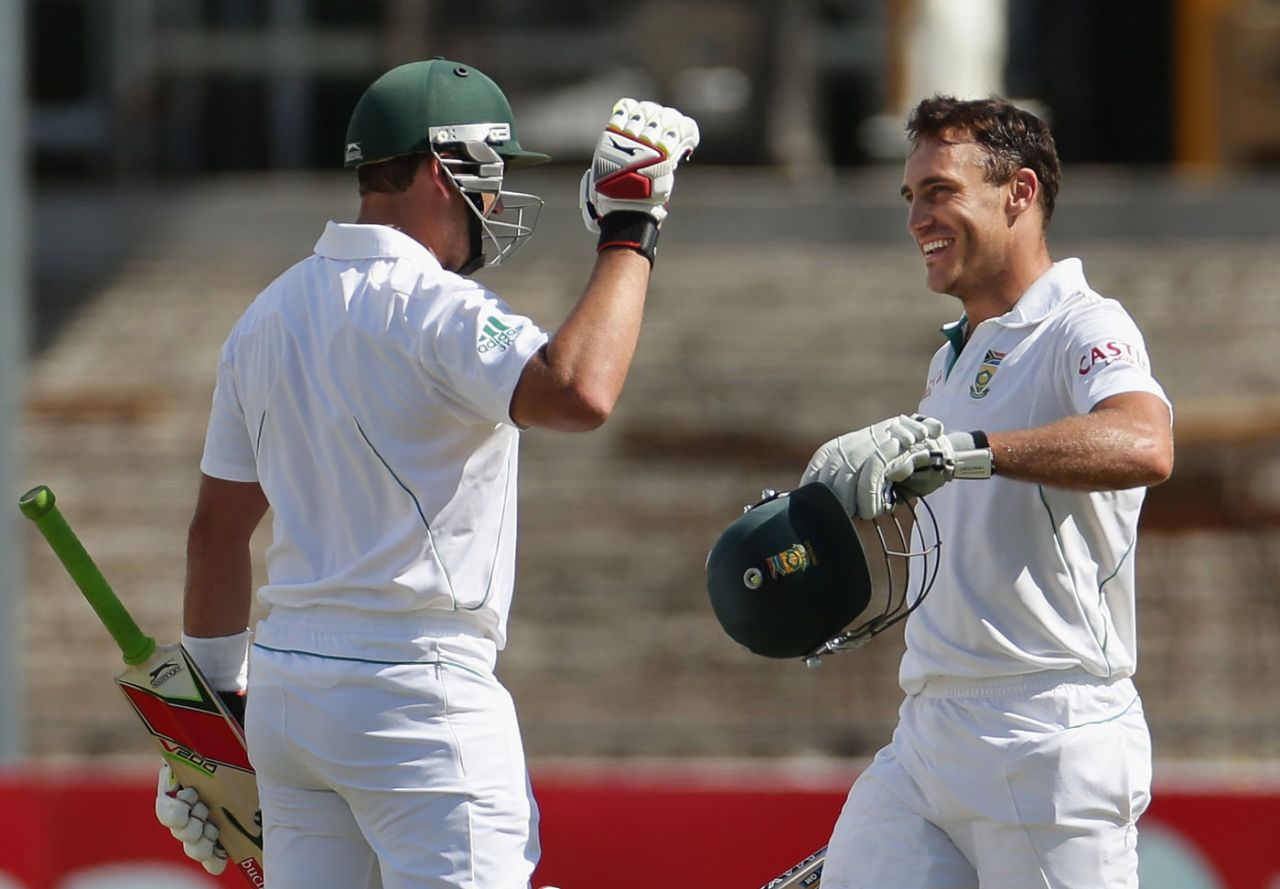 Jacques Kallis congratulates Faf du Plessis on a century on debut, Australia v South Africa, 2nd Test, Adelaide, 5th day, November 26, 2012