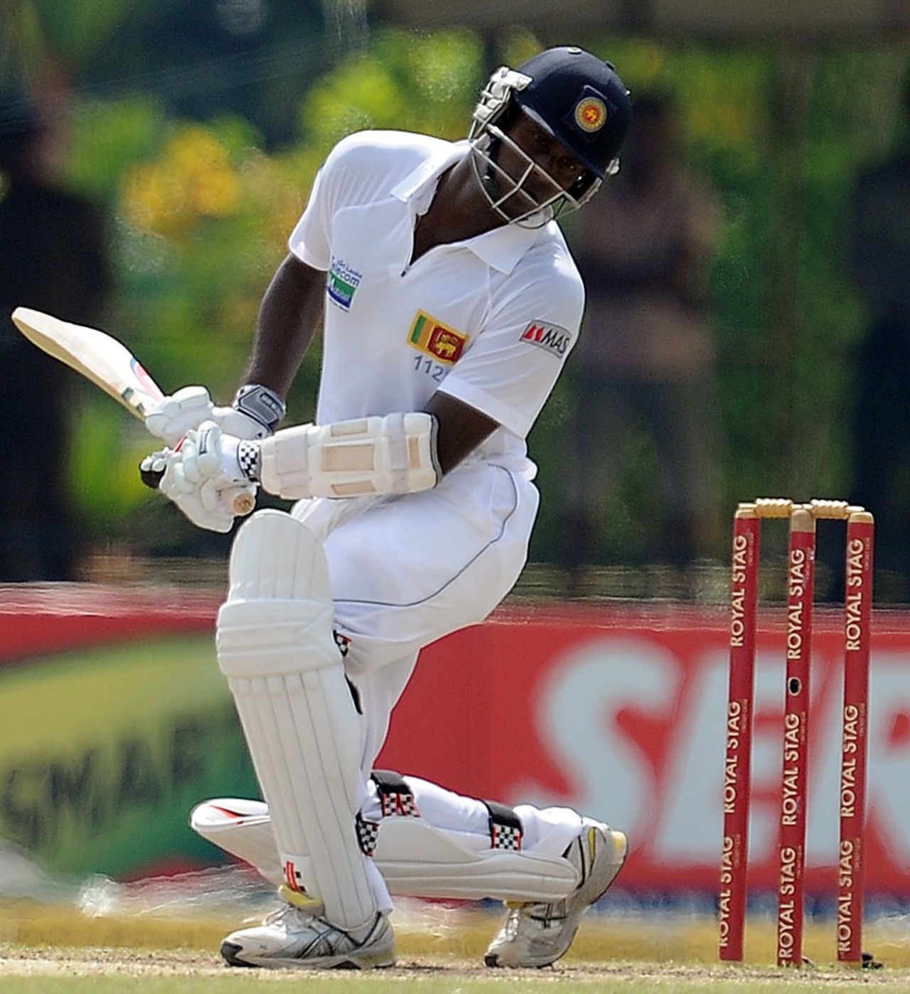 Angelo Mathews evades a bouncer, Sri Lanka v New Zealand, 2nd Test, Colombo, 3rd day, November 27, 2012