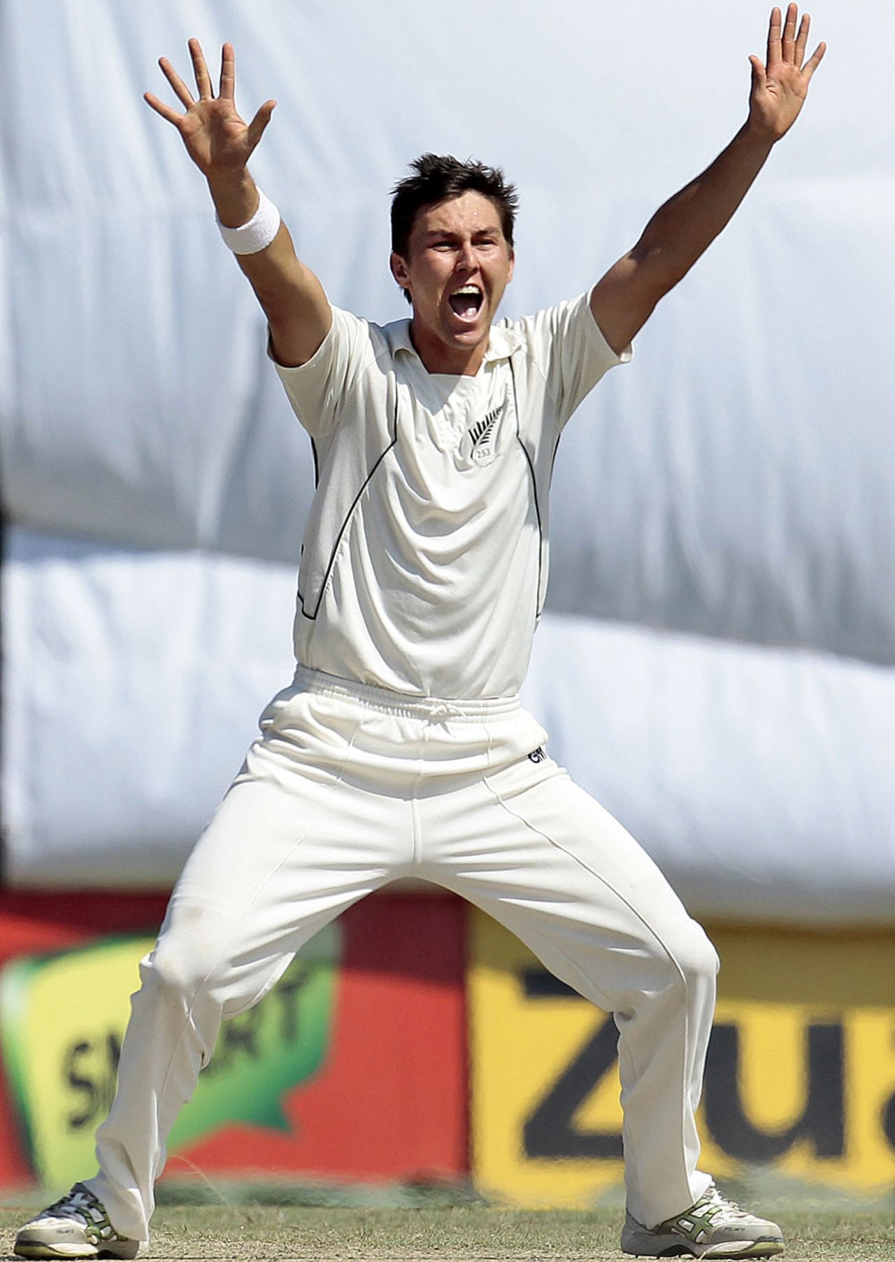 Trent Boult took three of the four wickets to fall in the morning, Sri Lanka v New Zealand, 2nd Test, Colombo, 4th day, November 28, 2012