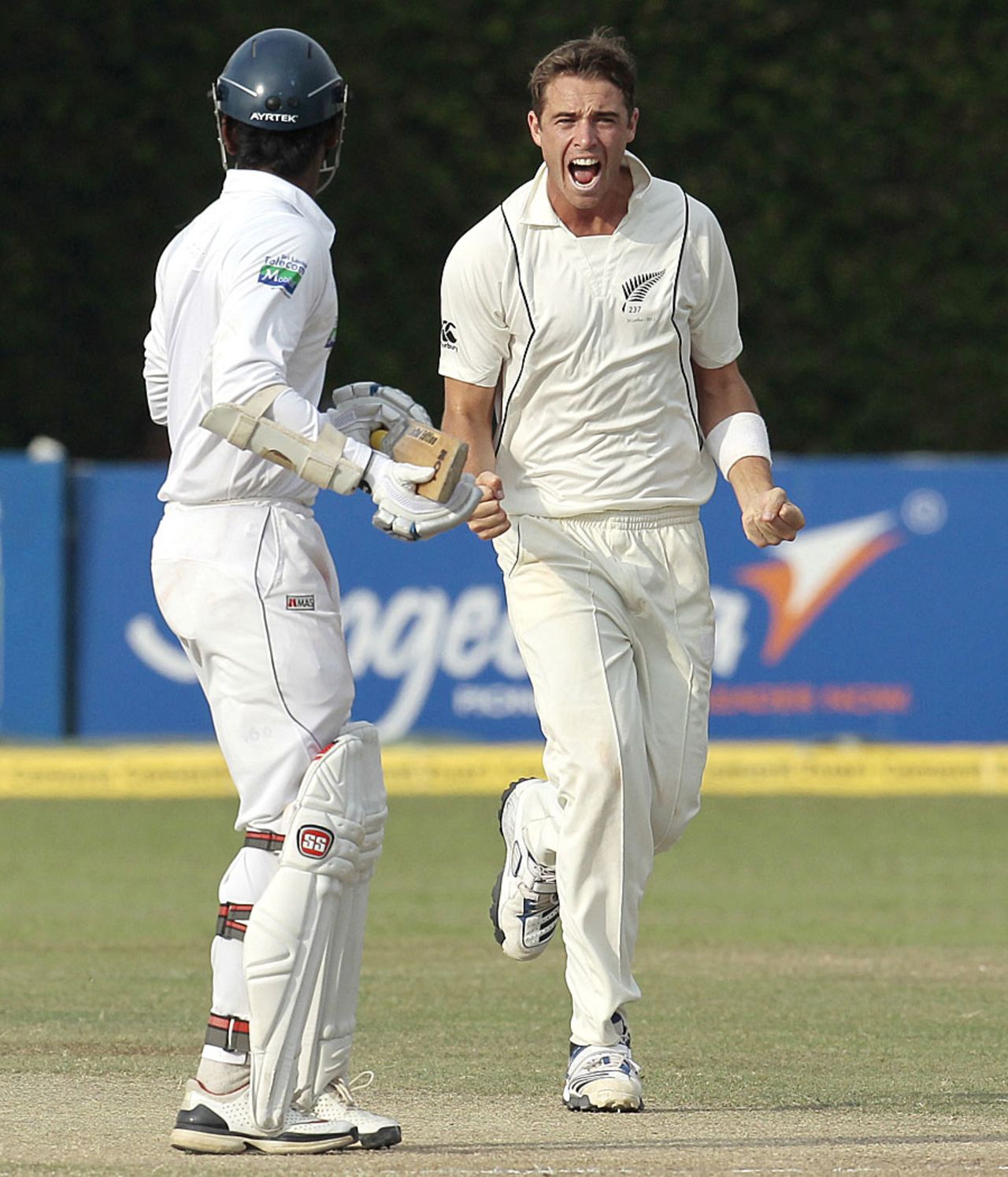 Tim Southee dismissed Tharanga Paranavitana first ball, Sri Lanka v New Zealand, 2nd Test, Colombo, 4th day, November 28, 2012