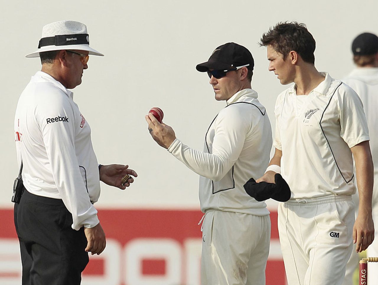 The ball was scrutinised and changed several times during the Test, Sri Lanka v New Zealand, 2nd Test, Colombo, 4th day, November 28, 2012