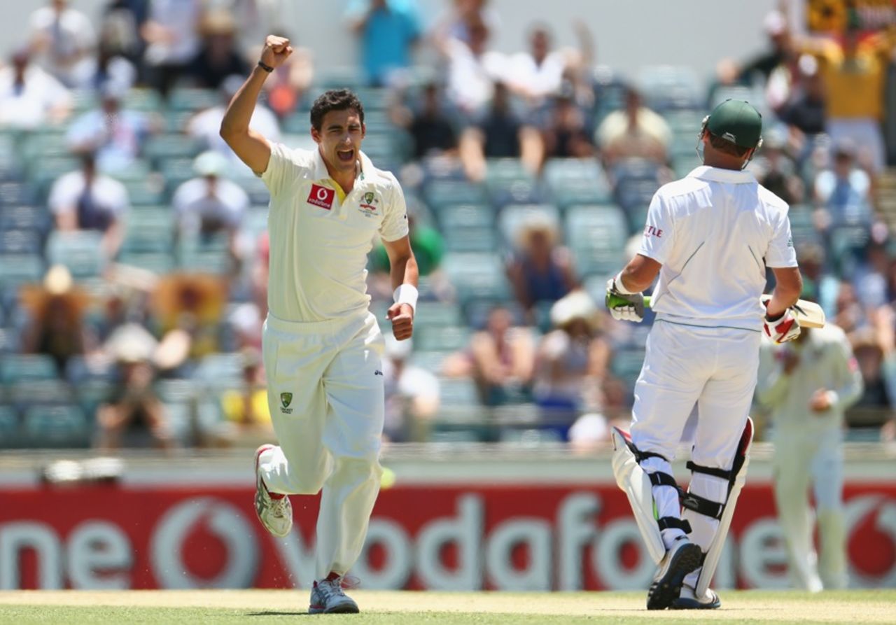 Mitchell Starc dismisses Jacques Kallis, Australia v South Africa, third Test, day three, Perth, December 2, 2012